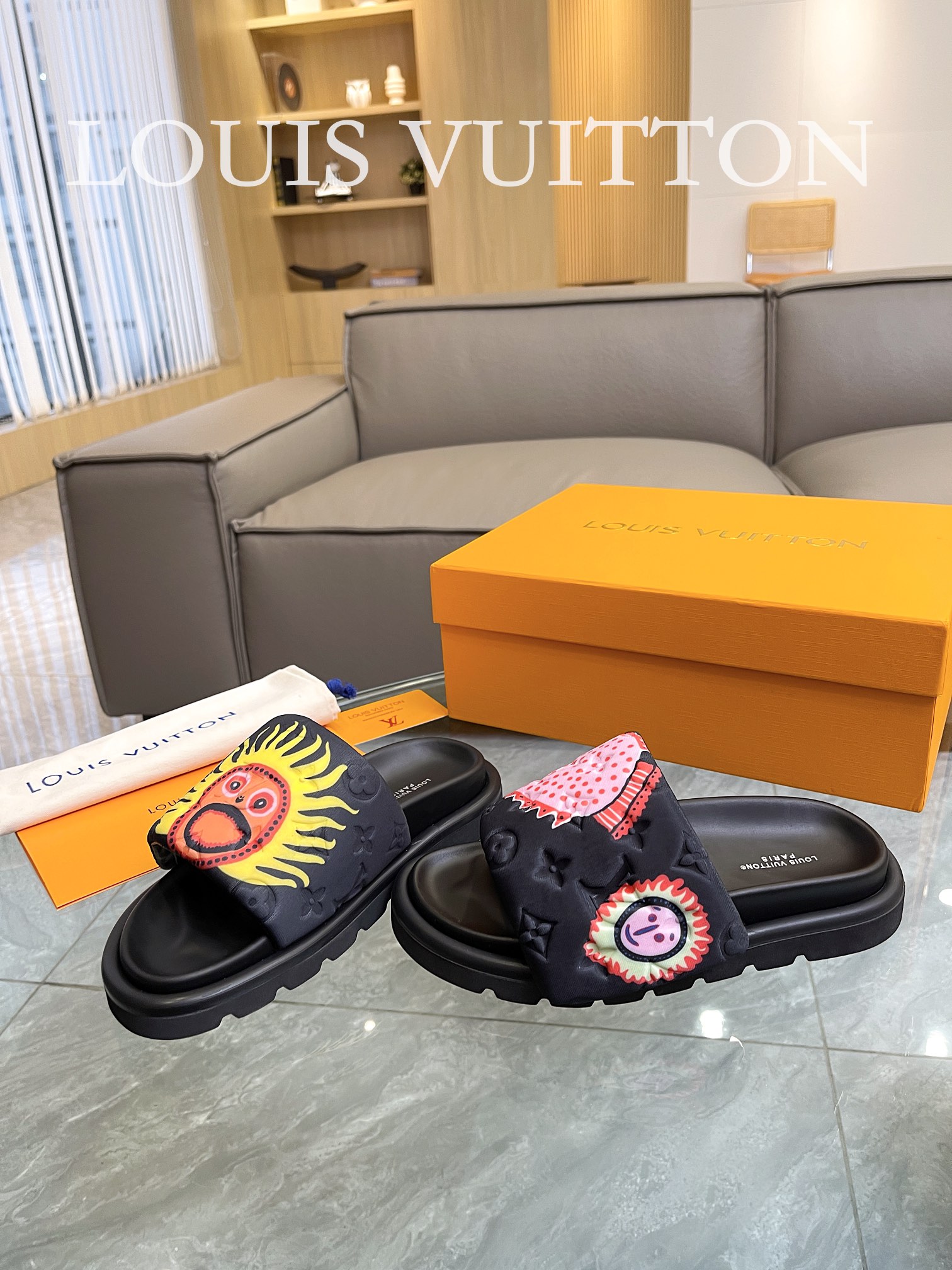 Louis Vuitton 2023 couple models embossed print