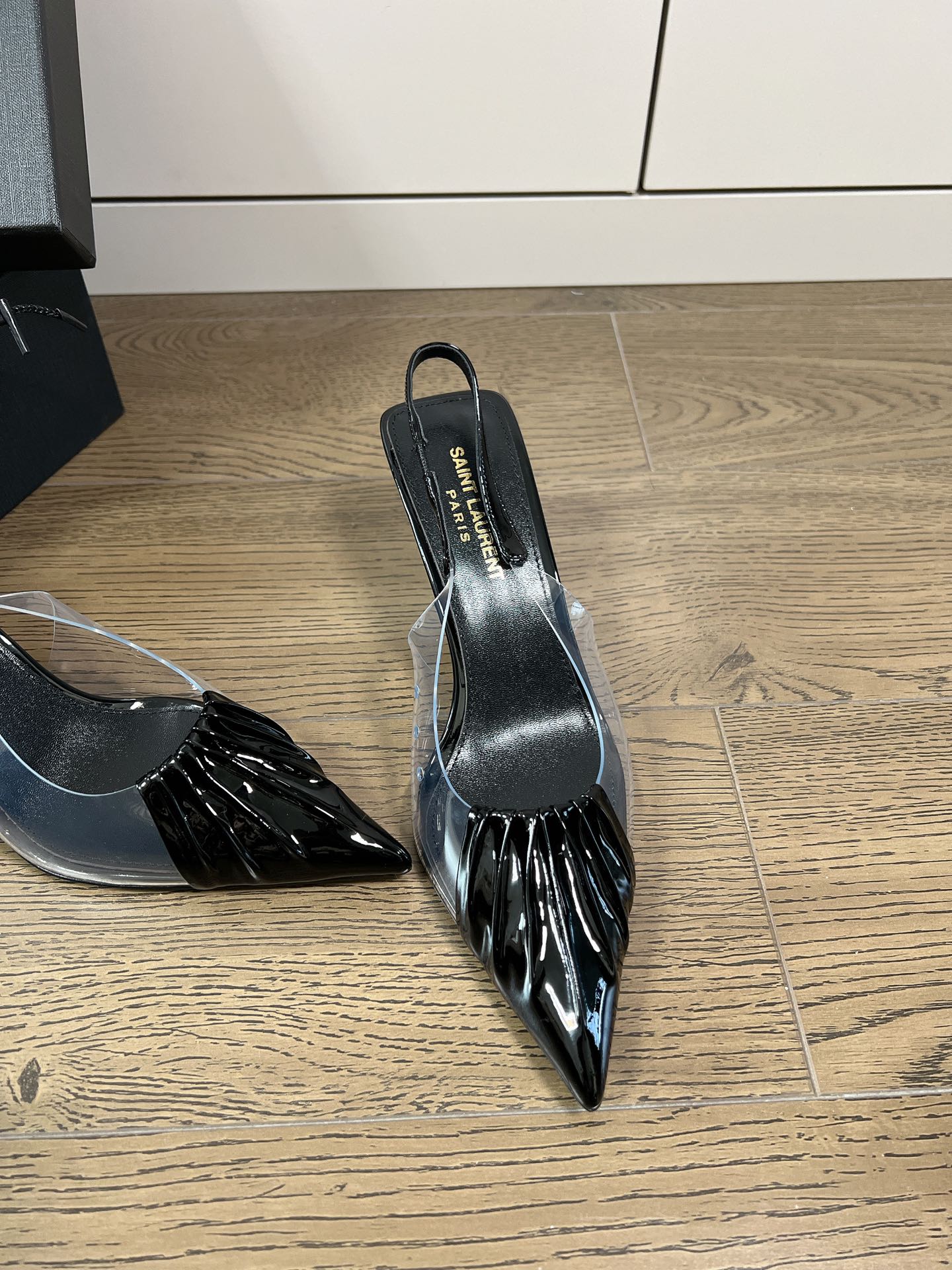 𝙎𝙖𝙞𝙣𝙩 𝙇𝙖𝙪𝙧𝙚𝙣𝙩 | 𝟐𝟎𝟐𝟐/𝐒𝐒 𝐧𝐞𝐰 YSL｜Runway models Saint Laurent high heels pvc film with patent leather pleated design