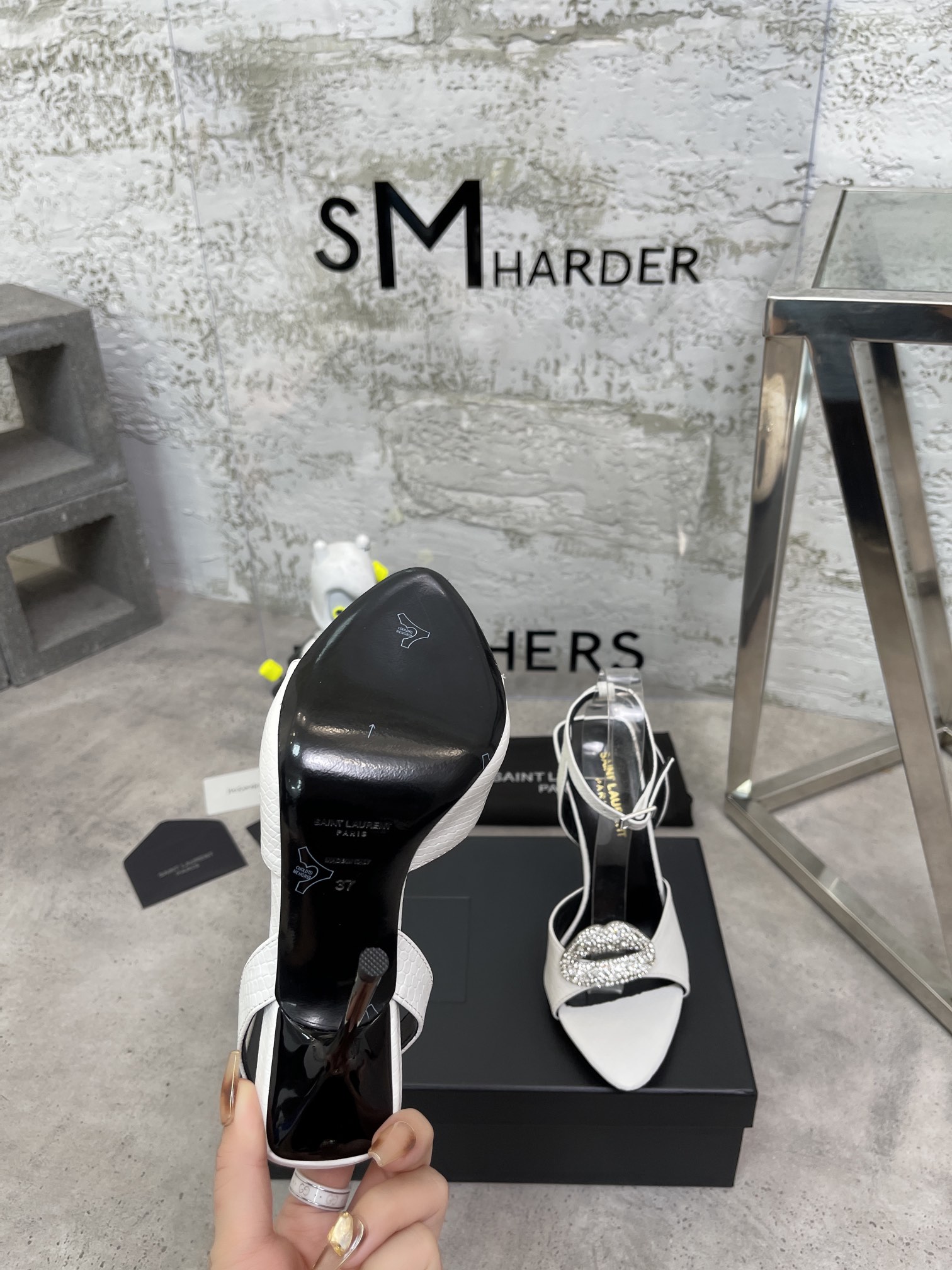 𝙎𝙖𝙞𝙣𝙩 𝙇𝙖𝙪𝙧𝙚𝙣𝙩 | 𝟐𝟎𝟐𝟐/𝐒𝐒 𝐧𝐞𝐰 YSL｜Early spring hot ysl high heel strappy sandals Italian leather sole