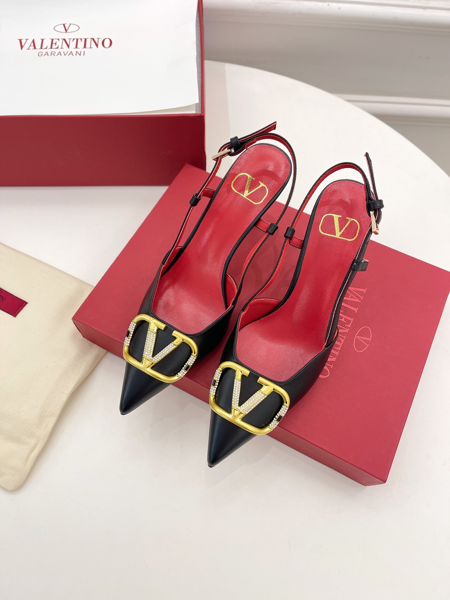 【Valentino】𝟐𝟎𝟐𝟏/𝐒𝐒 𝐧𝐞𝐰 Valentino 2022 spring and summer new large V diamond buckle high heels on the new