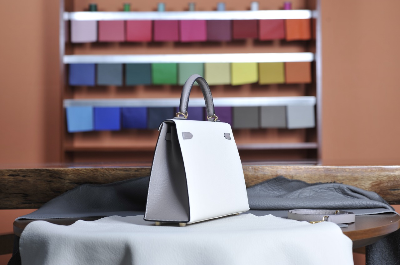 Kelly25 Milkshake White with Pitch Gray Gold Buckle Epsom Leather