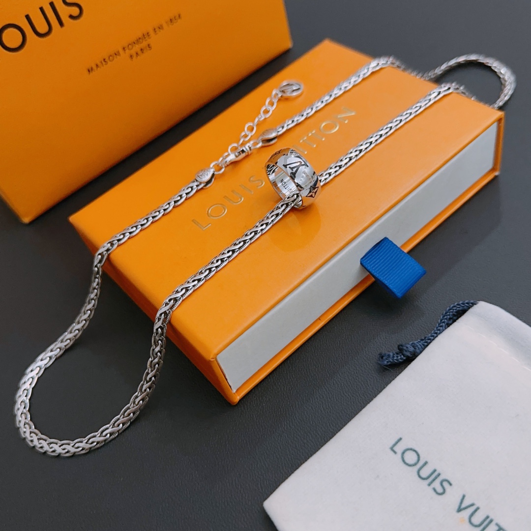 Louis Vuitton vintage silver necklace, couple's version, chain length 60 cm, changeable