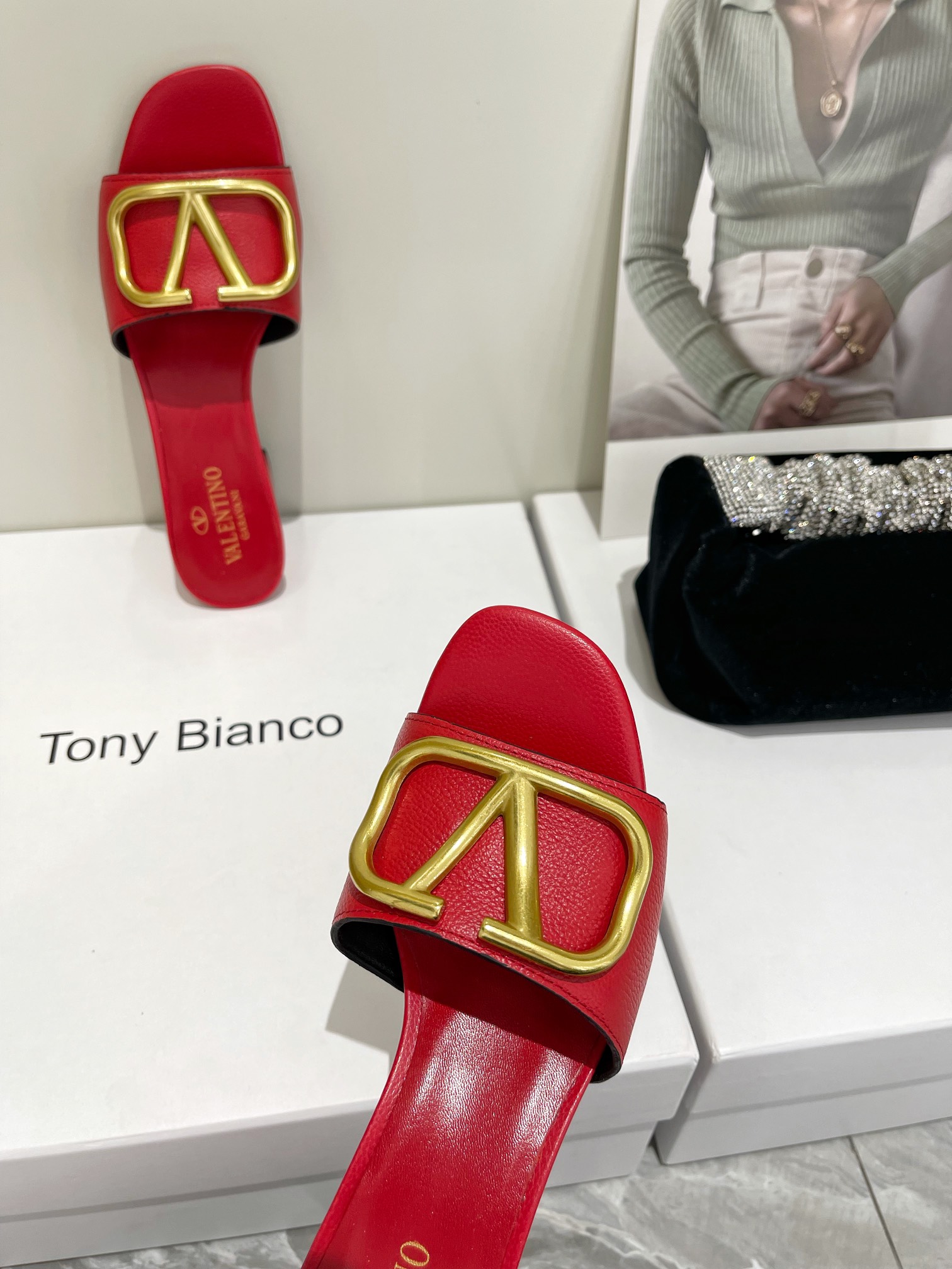 【Valentino】𝟐𝟎𝟐𝟏/𝐒𝐒 𝐧𝐞𝐰  Valentino 2022 / fw spring and summer new women's slippers