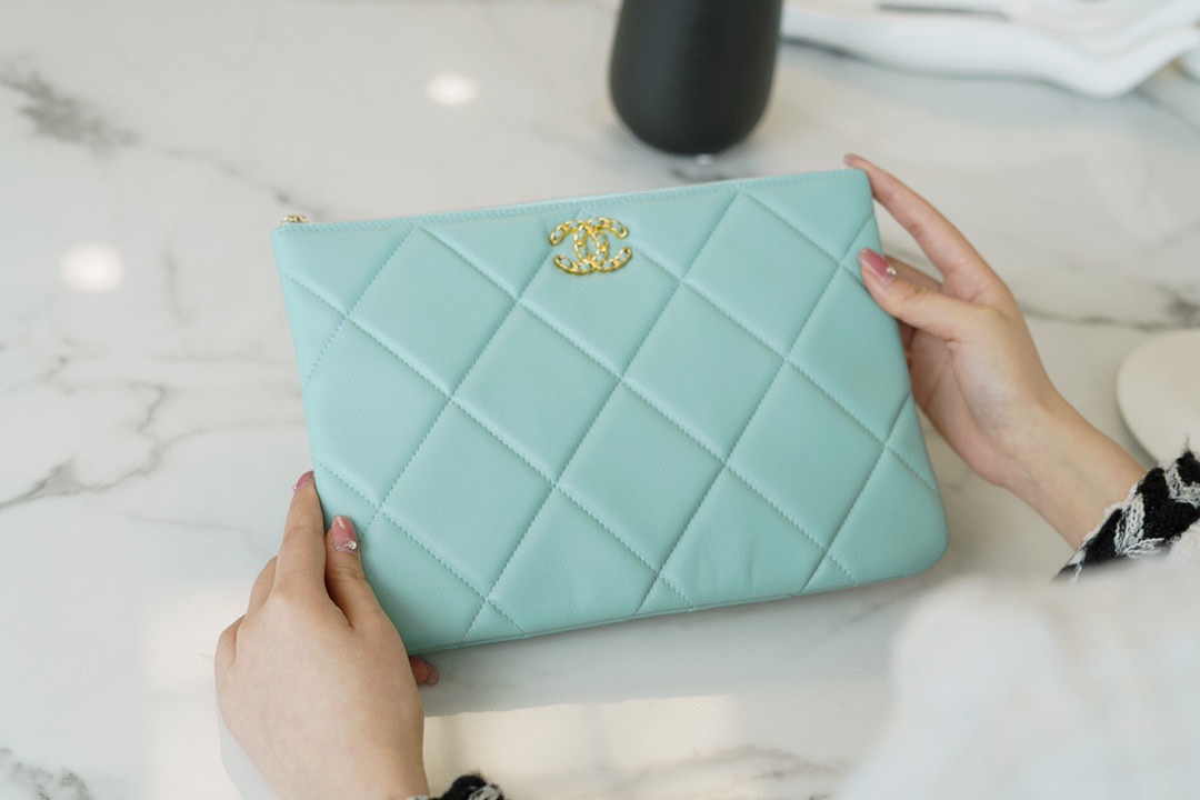 𝗖𝗛𝗔𝗘𝗡𝗟✦ Classic 19 Collection Imported Channel Special Lambskin🐑 Carry-on Clutch Tiffany Blue