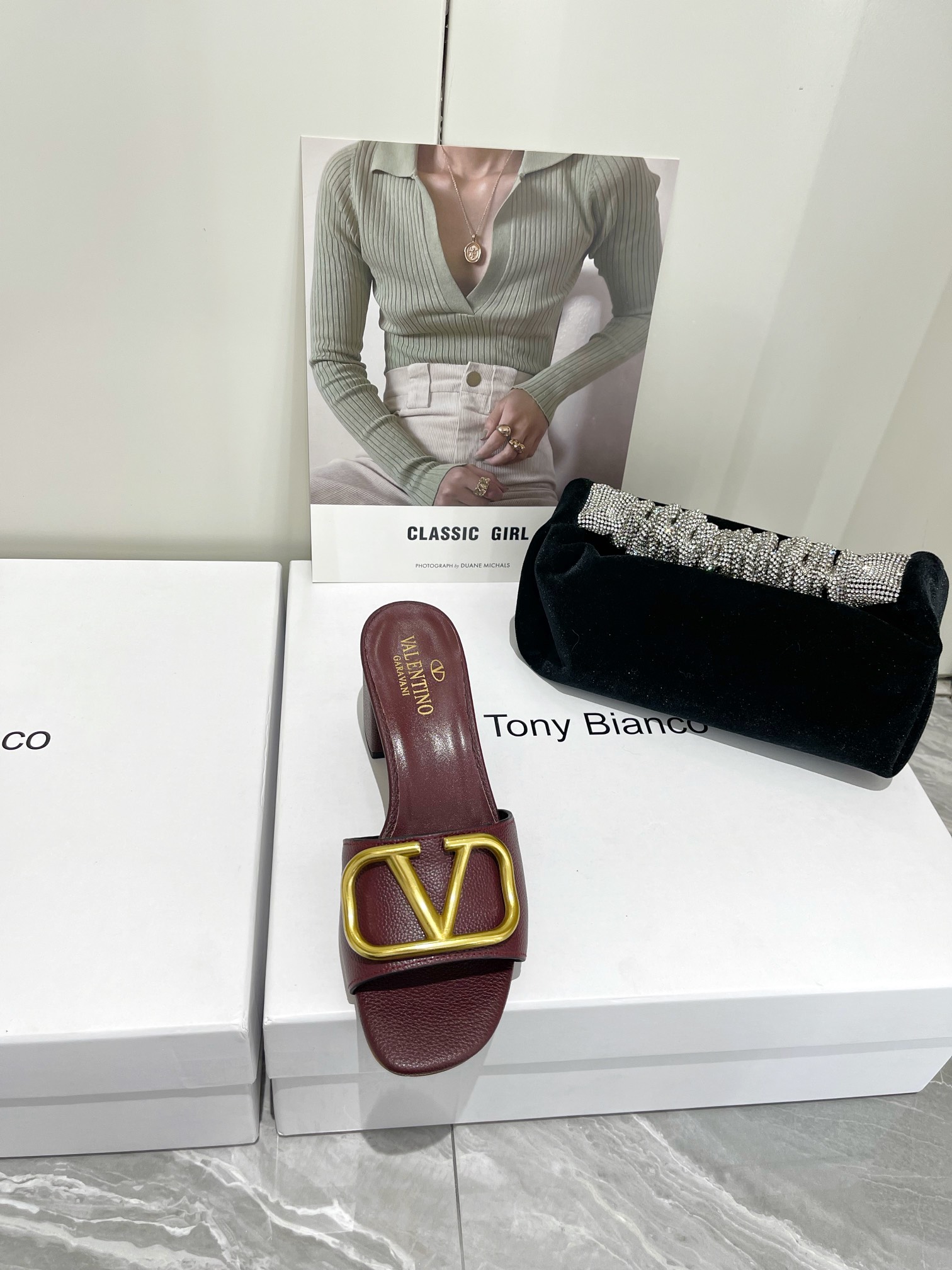 【Valentino】𝟐𝟎𝟐𝟏/𝐒𝐒 𝐧𝐞𝐰  Valentino 2022 / fw spring and summer new women's slippers
