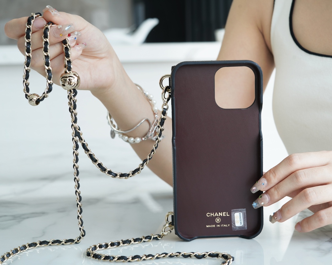 𝗖𝗛𝗔𝗘𝗡𝗟✦22P New Phone Case ❶❸ 𝙥𝙧𝙤𝙈𝙖𝙓 Black➿ (for 📱12/13pro max)