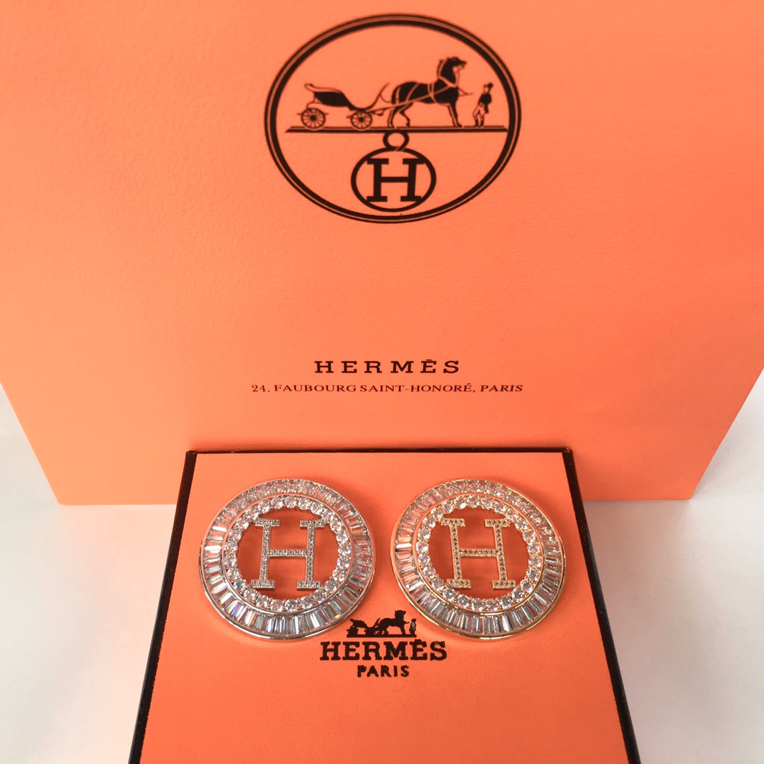 Hermes brooch