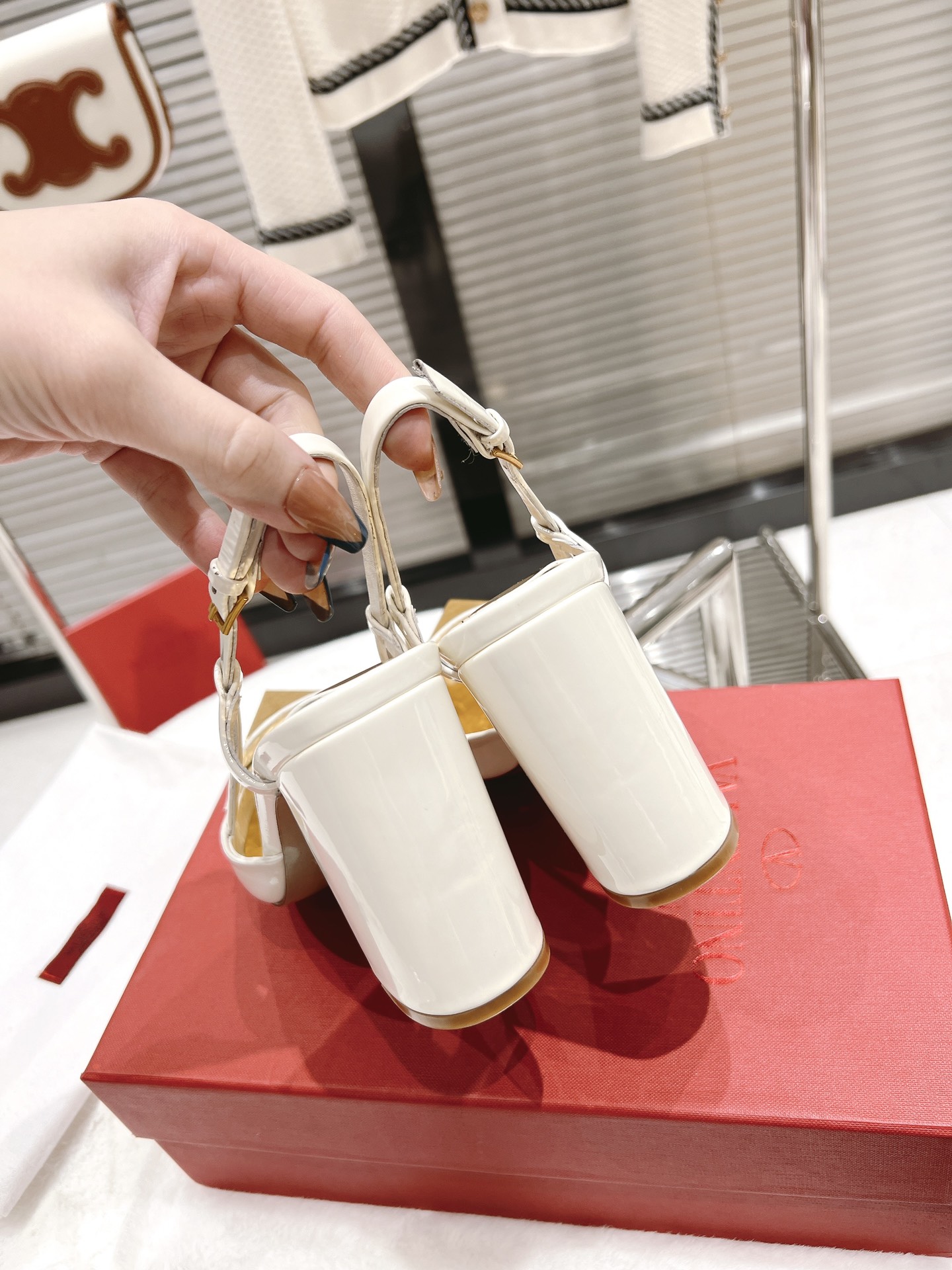 【Valentino】𝟐𝟎𝟐𝟏/𝐒𝐒 𝐧𝐞𝐰  Valentino fabric patent leather lining sheepskin sole cowhide