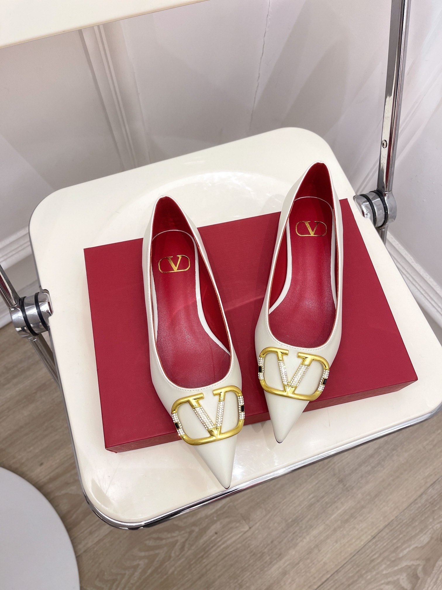 【Valentino】𝟐𝟎𝟐𝟏/𝐒𝐒 𝐧𝐞𝐰 Valentino 2022 spring and summer new large V diamond buckle high heels on the new