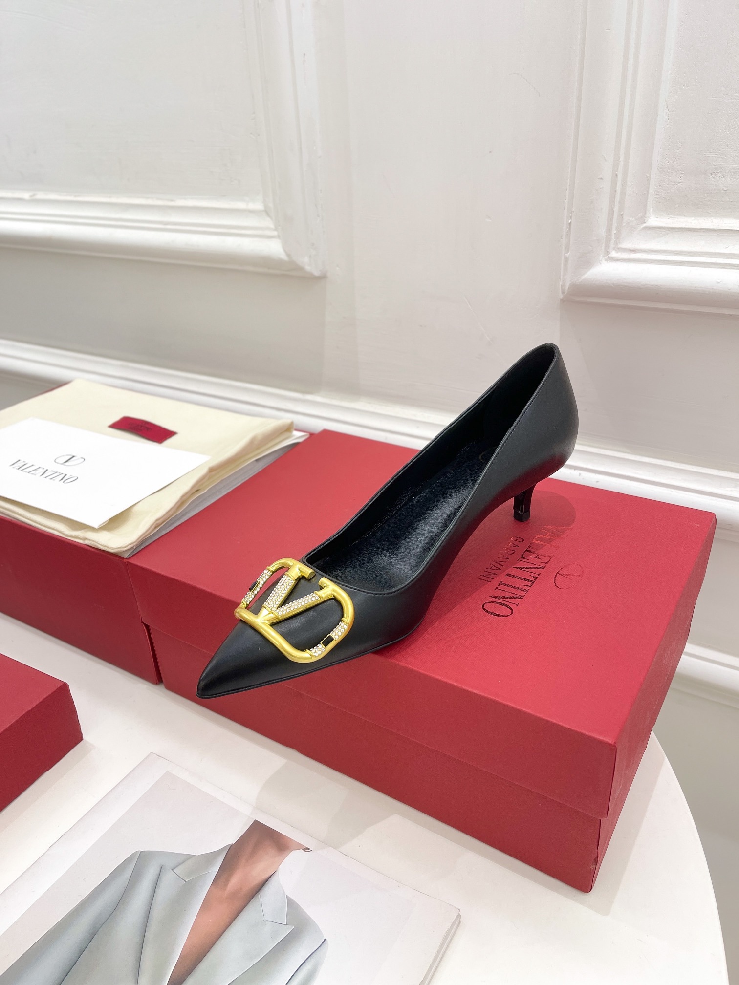 【Valentino】𝟐𝟎𝟐𝟏/𝐒𝐒 𝐧𝐞𝐰 Valentino 2022 spring and summer new large V diamond buckle high heels on the new