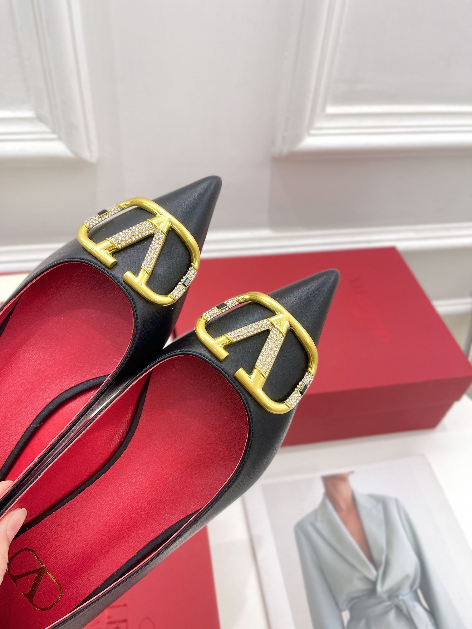 【Valentino】𝟐𝟎𝟐𝟏/𝐒𝐒 𝐧𝐞𝐰 Valentino 2022 spring and summer new large V diamond buckle high heels on the new