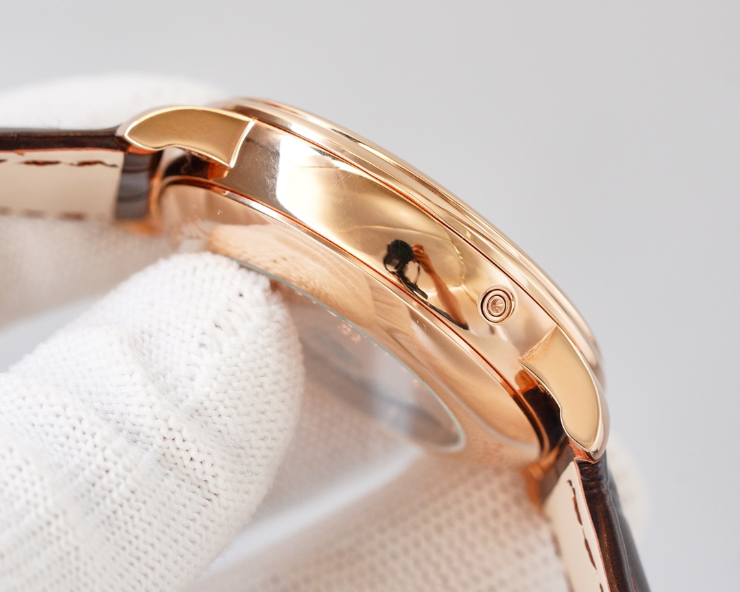 Blancpain - This functional watch comes from the classic Blancpain collection