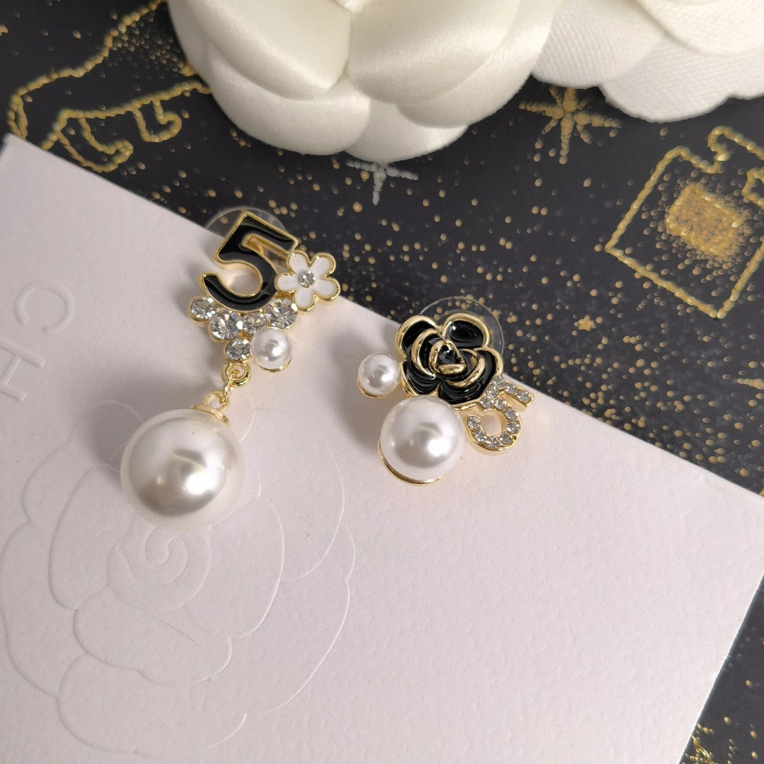 CHANEL🇫🇷Xiaoxiang No. 5 letter camellia full diamond pearl stud earrings earrings jewelry