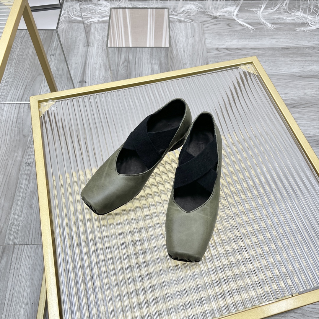 𝐔𝐌𝐀 𝐖𝐀𝐍𝐆｜𝟐𝟎𝟐𝟑/𝐒𝐒 𝐧𝐞𝐰  UMA WANG classic models retro do old ballet shoes