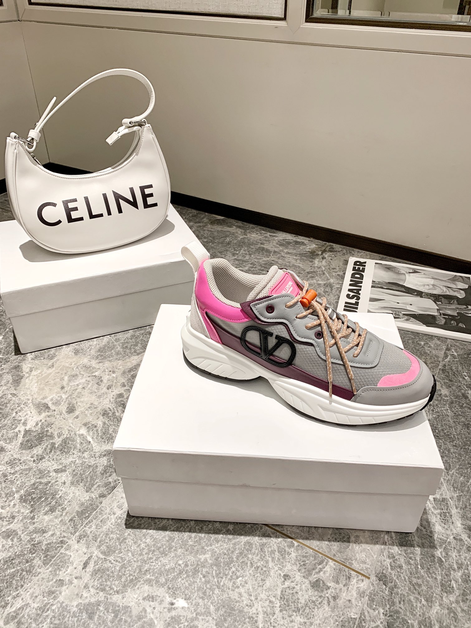 【Valentino】𝟐𝟎𝟐𝟏/𝐒𝐒 𝐧𝐞𝐰 Valentino 2022 ss spring-summer collection of new old man shoes