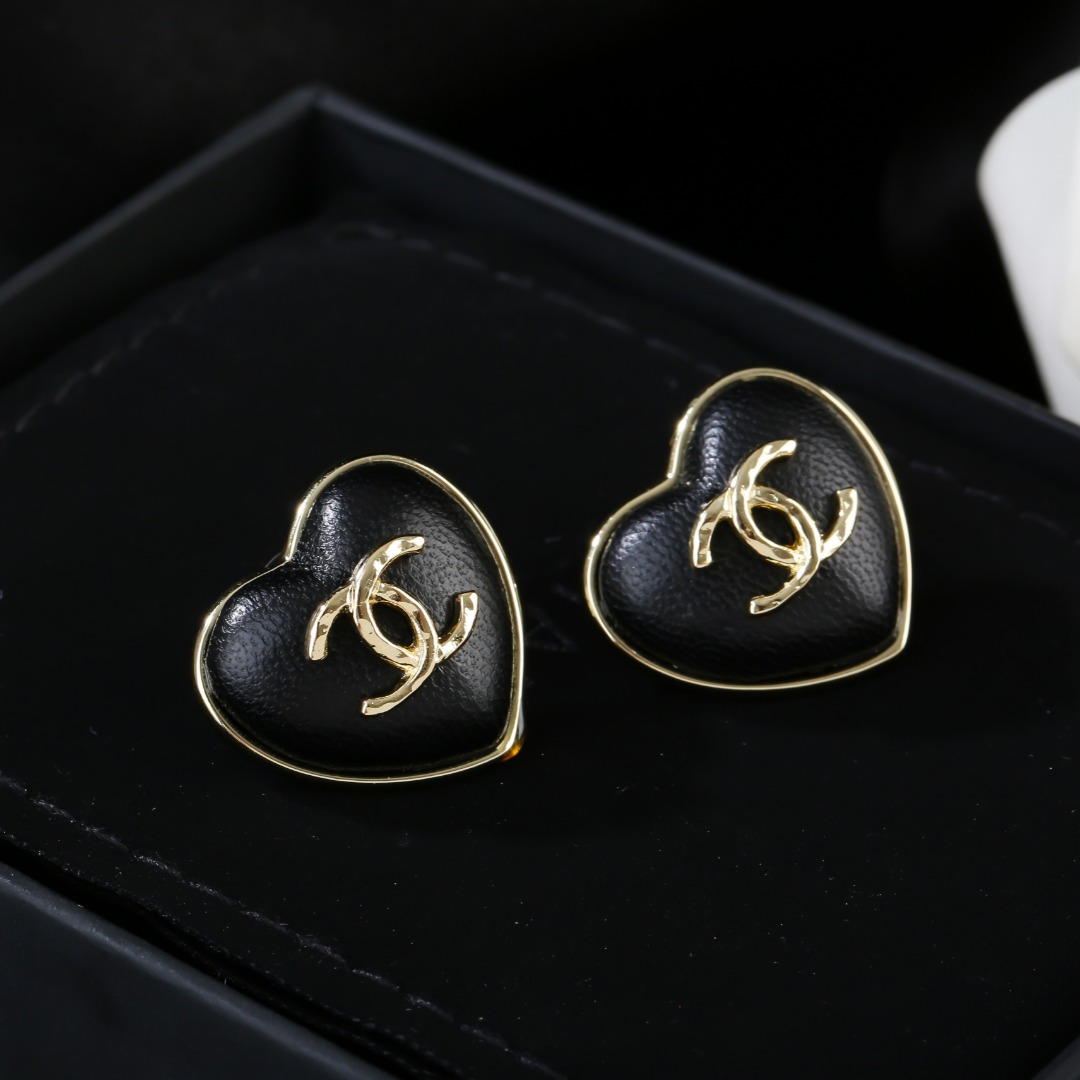 CHANEL🇫🇷Xiaoxiang latest love 💗 lambskin earrings