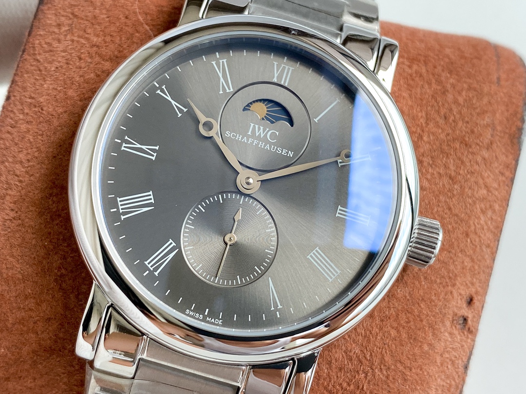 IWC- Fine men's watches Fully automatic mechanical movement, top 316 steel case and strap