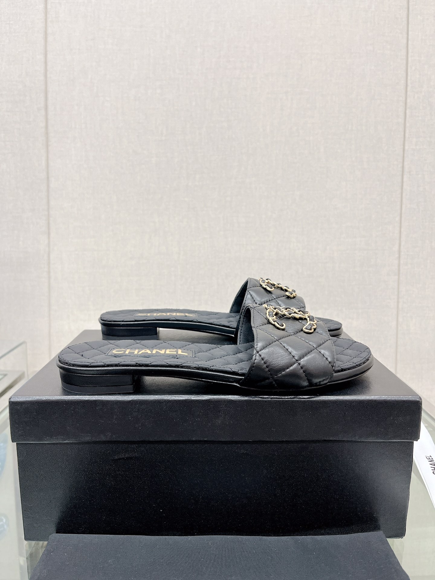 CHANEL 23Ss new diamond check chain double C buckle metal heel slippers sheepskin lining