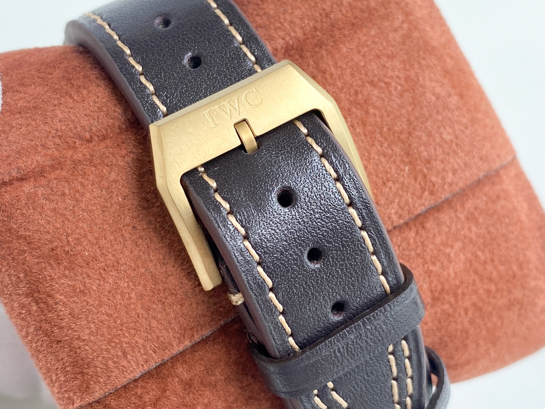 IWC- Spitfire Pilot's Watch Chronograph Movement: the powerful and stable Shanghai caliber 7750