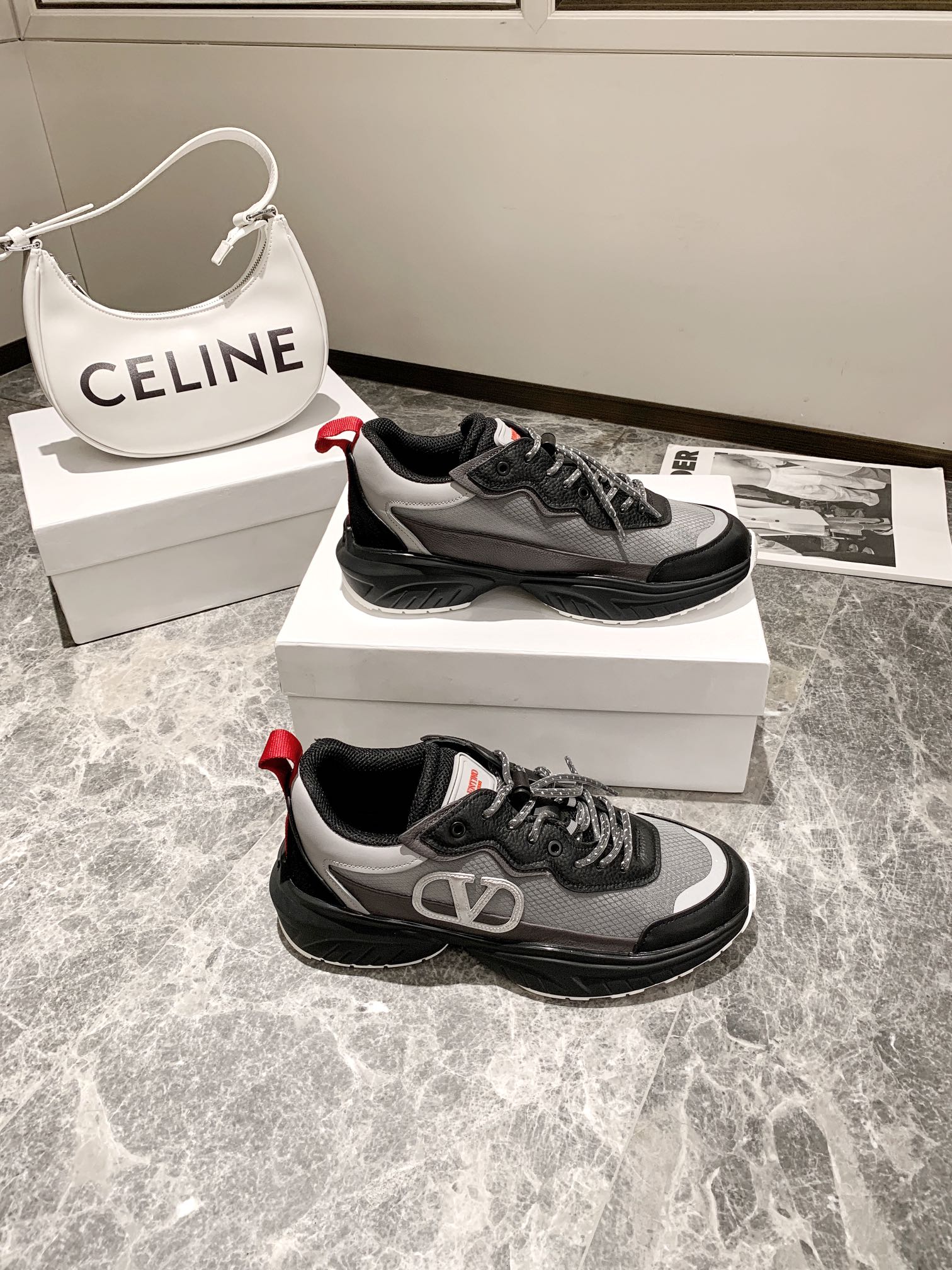【Valentino】𝟐𝟎𝟐𝟏/𝐒𝐒 𝐧𝐞𝐰 Valentino 2022 ss spring-summer collection of new old man shoes
