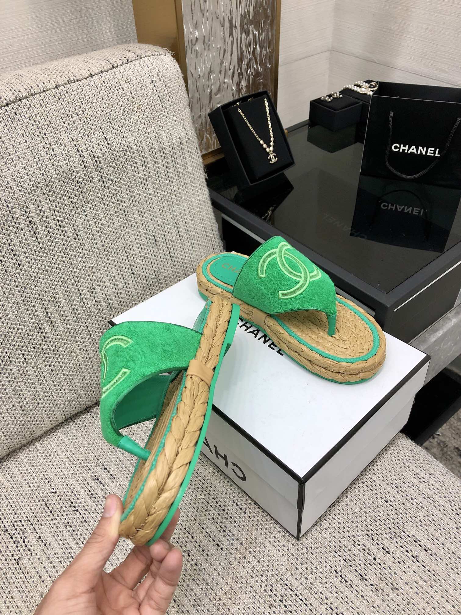 CHANEL 2022 knitted flip-flops fashionable and versatile series Imported custom towel fabric