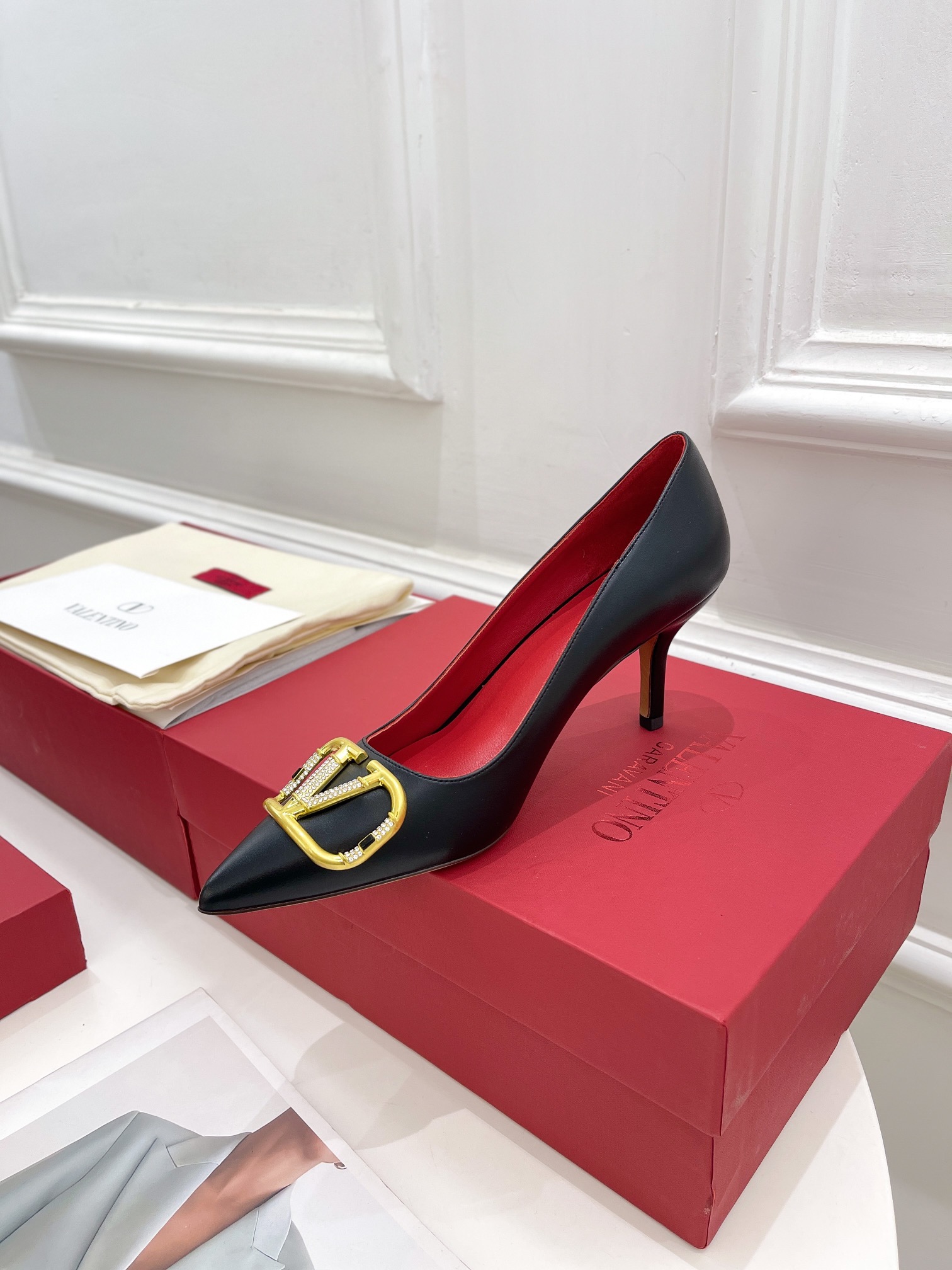 【Valentino】𝟐𝟎𝟐𝟏/𝐒𝐒 𝐧𝐞𝐰 Valentino 2022 spring and summer new large V diamond buckle high heels on the new