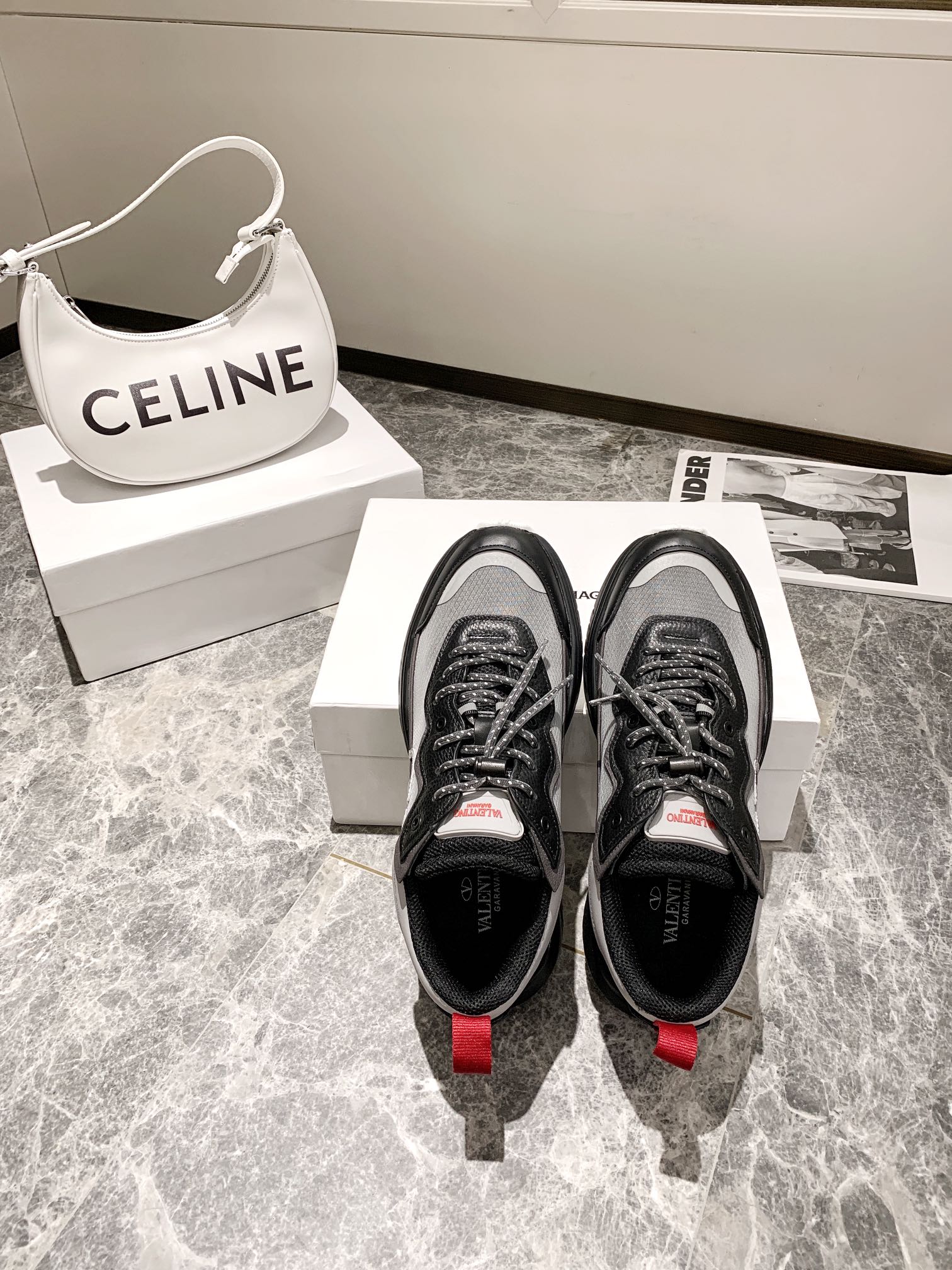 【Valentino】𝟐𝟎𝟐𝟏/𝐒𝐒 𝐧𝐞𝐰 Valentino 2022 ss spring-summer collection of new old man shoes