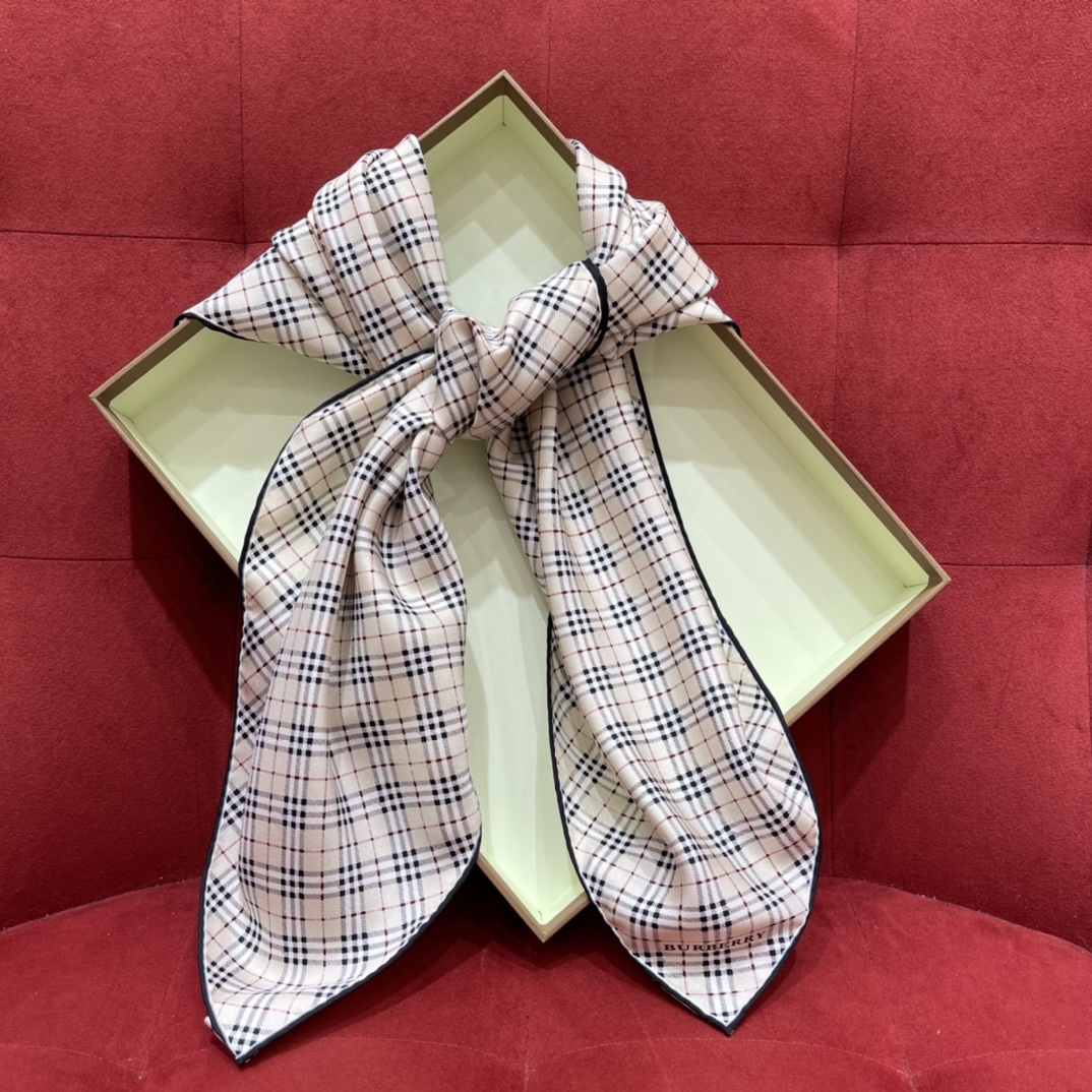 Burberry Perpetual Check 100% silk twill