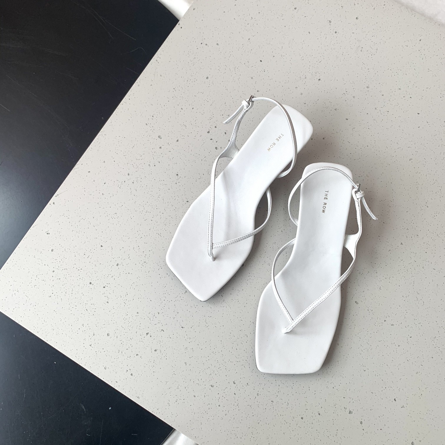 THE ROW | 𝟐𝟎𝟐𝟏/𝐒𝐒 𝐧𝐞𝐰 21/spring/summer clip-on sandals- Bespoke exclusive imported sheepskin