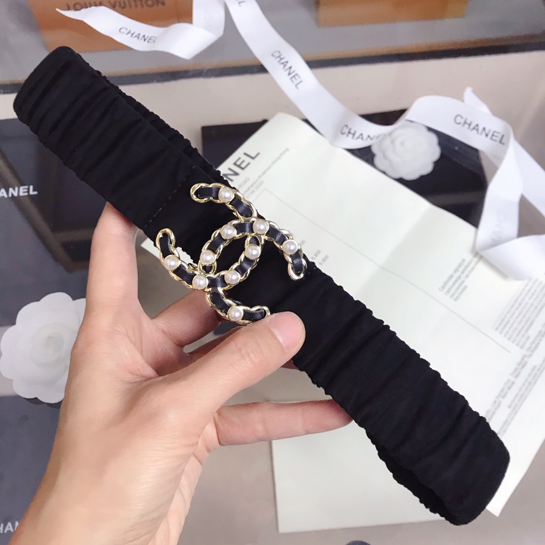 𝗖𝗛𝗔𝗡𝗘𝗟 Classic pearl lambskin elasticated waistband