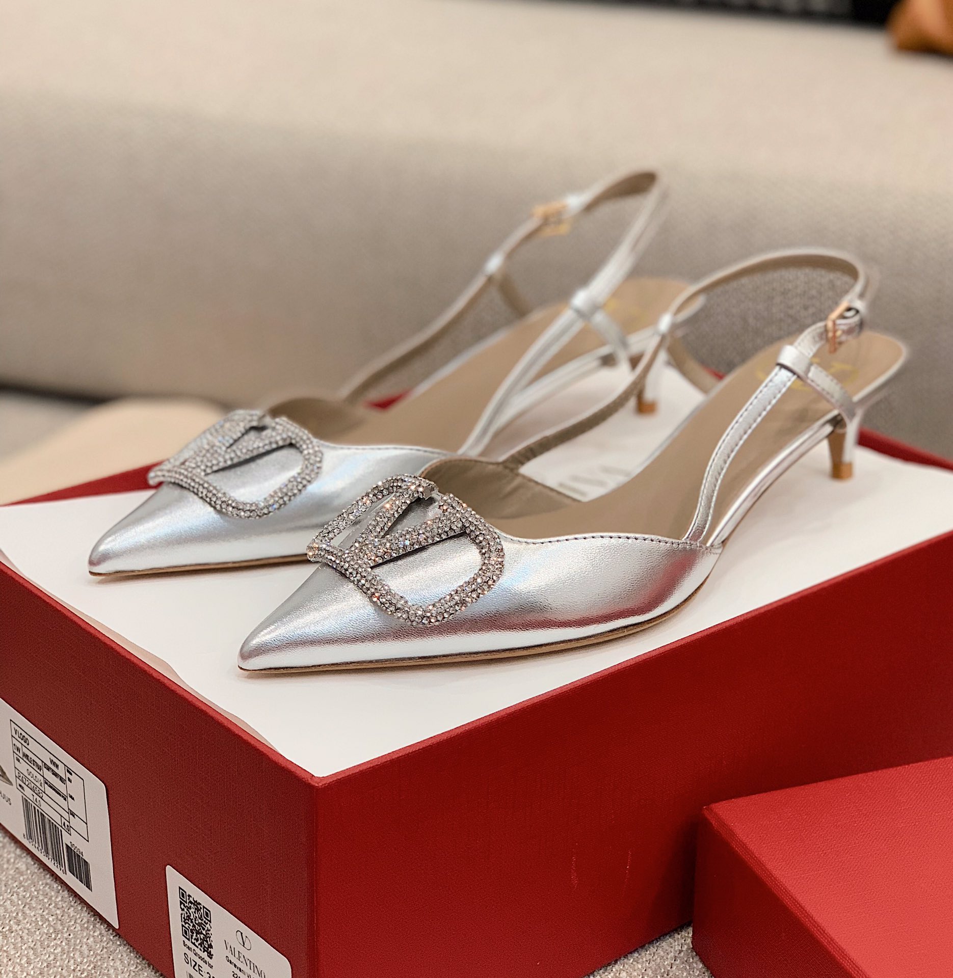 【Valentino】Valentino highest version of kitten heel sandals custom original top calfskin