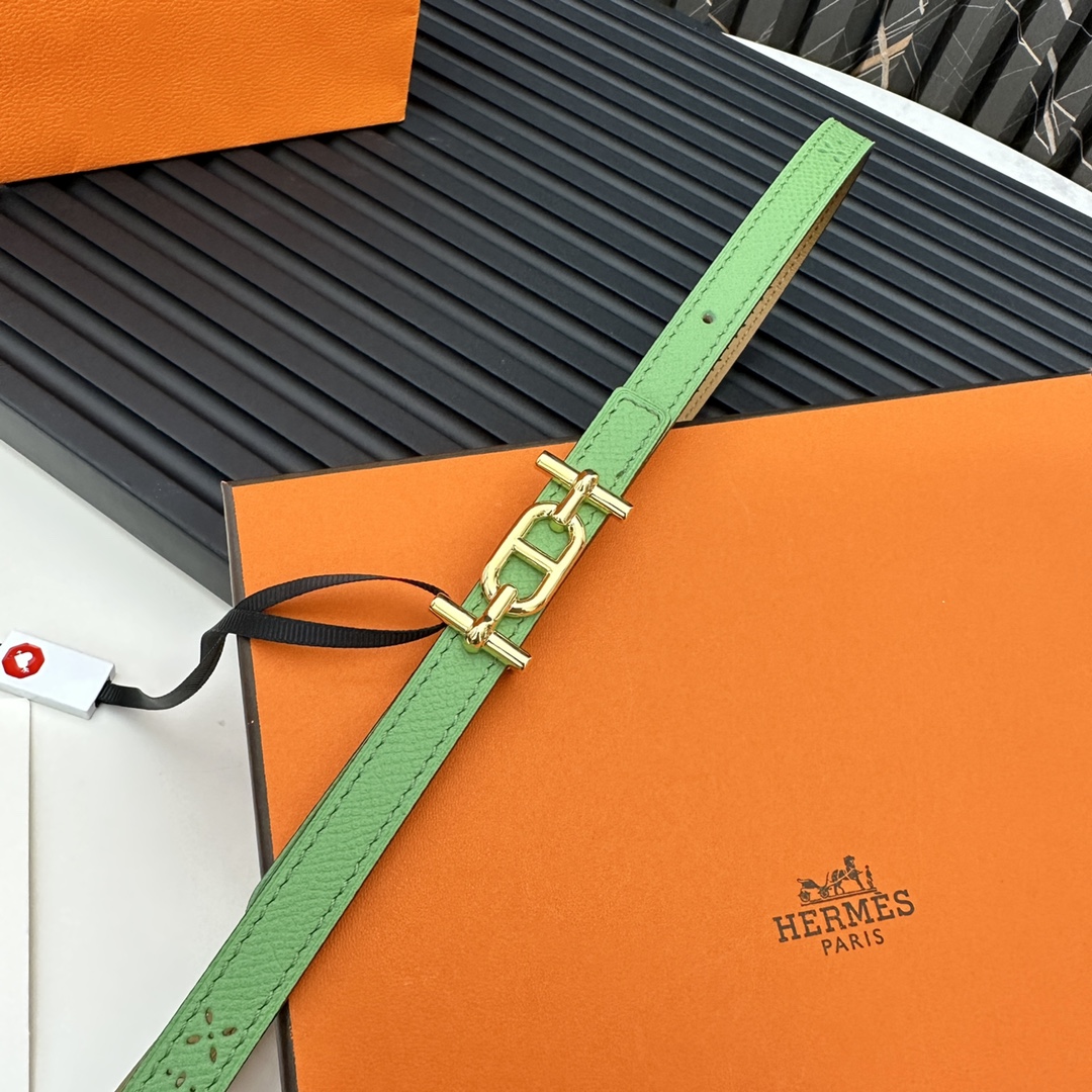 Reversible belt in Hermes Swift and perforated Epsom calfskin