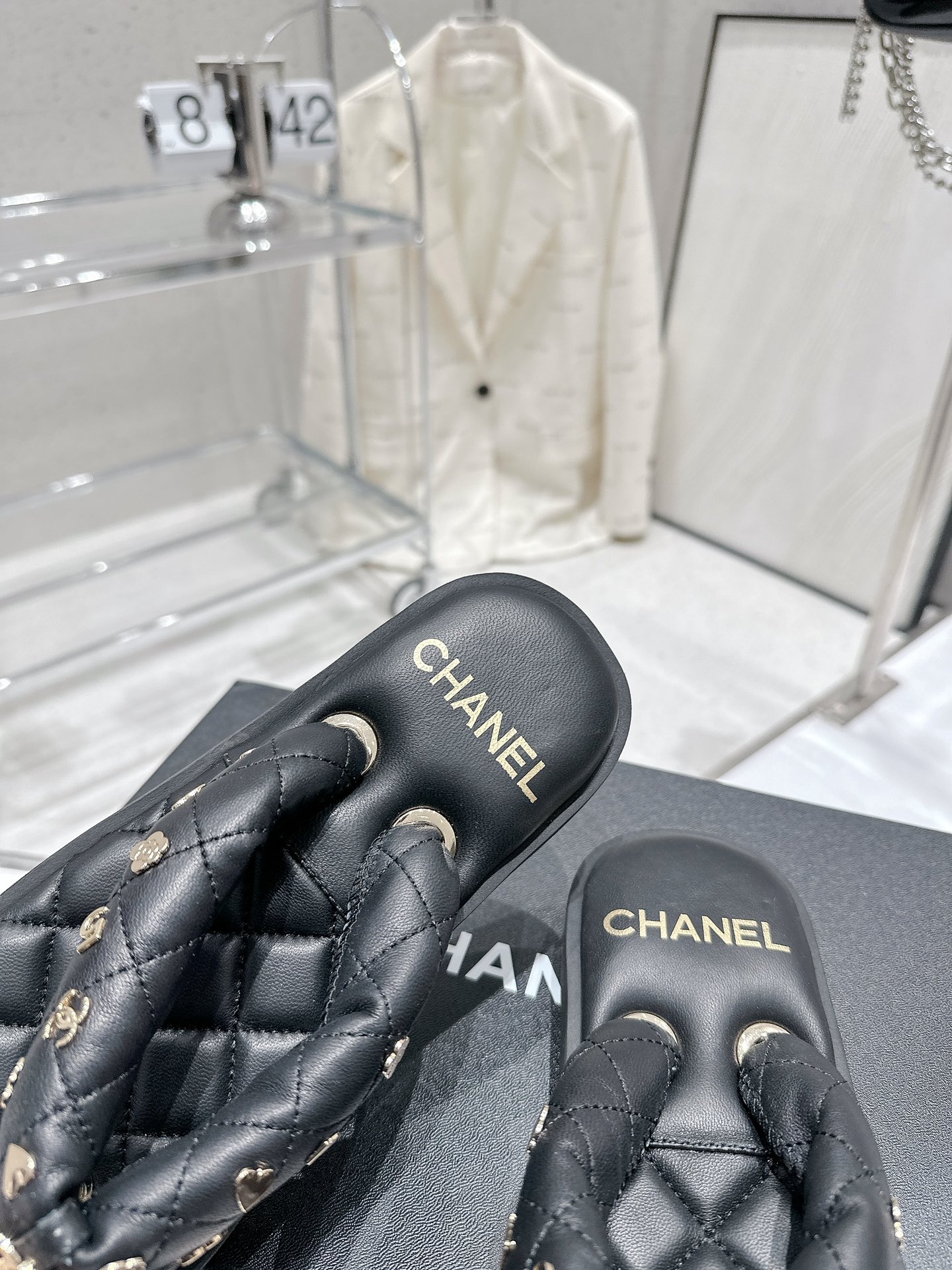 CHANEL summer new bread flip-flops clip toe flip-flops beach sandals