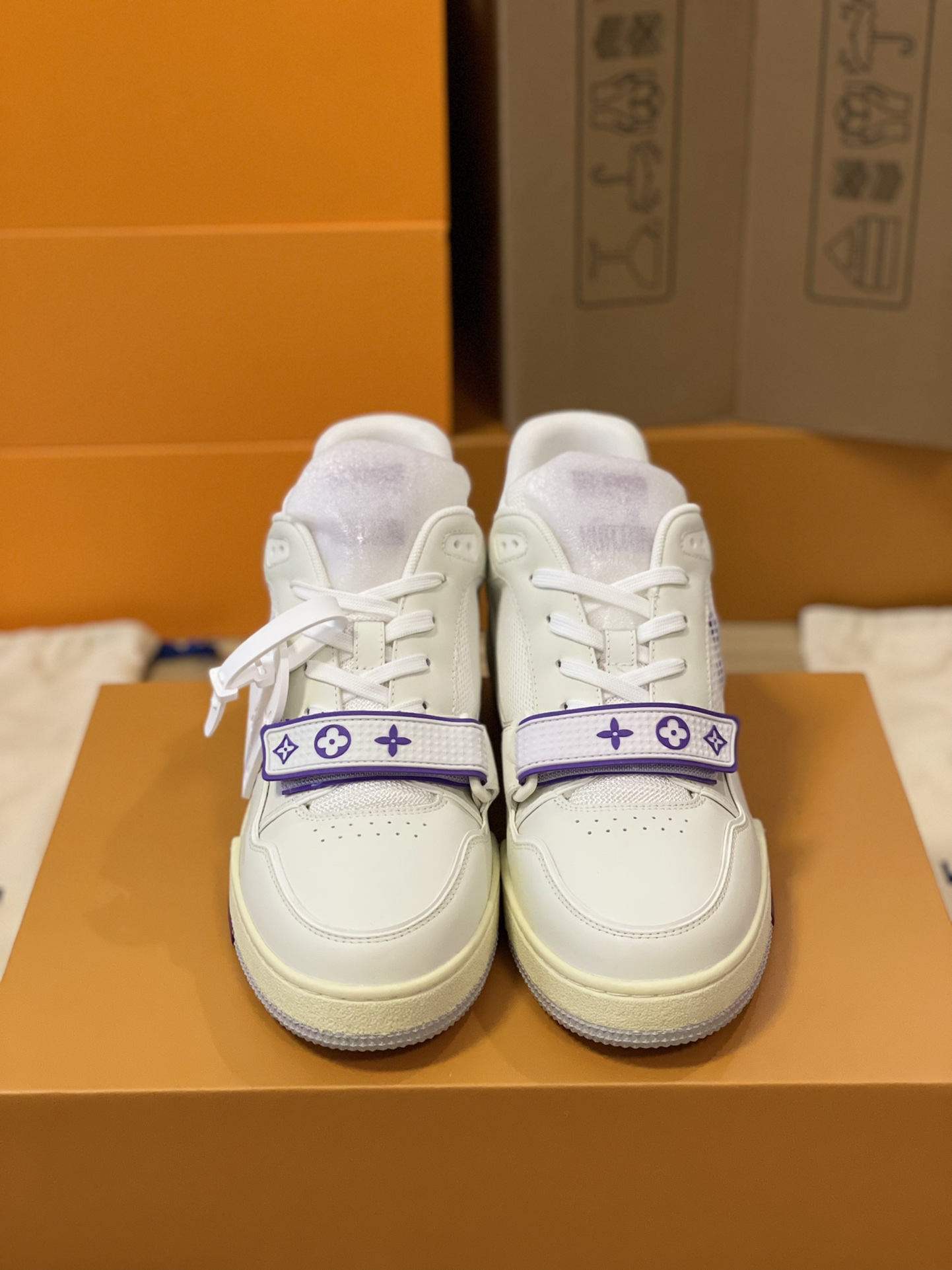 Louis Vuitton Trainer Couples Style 1A98UX