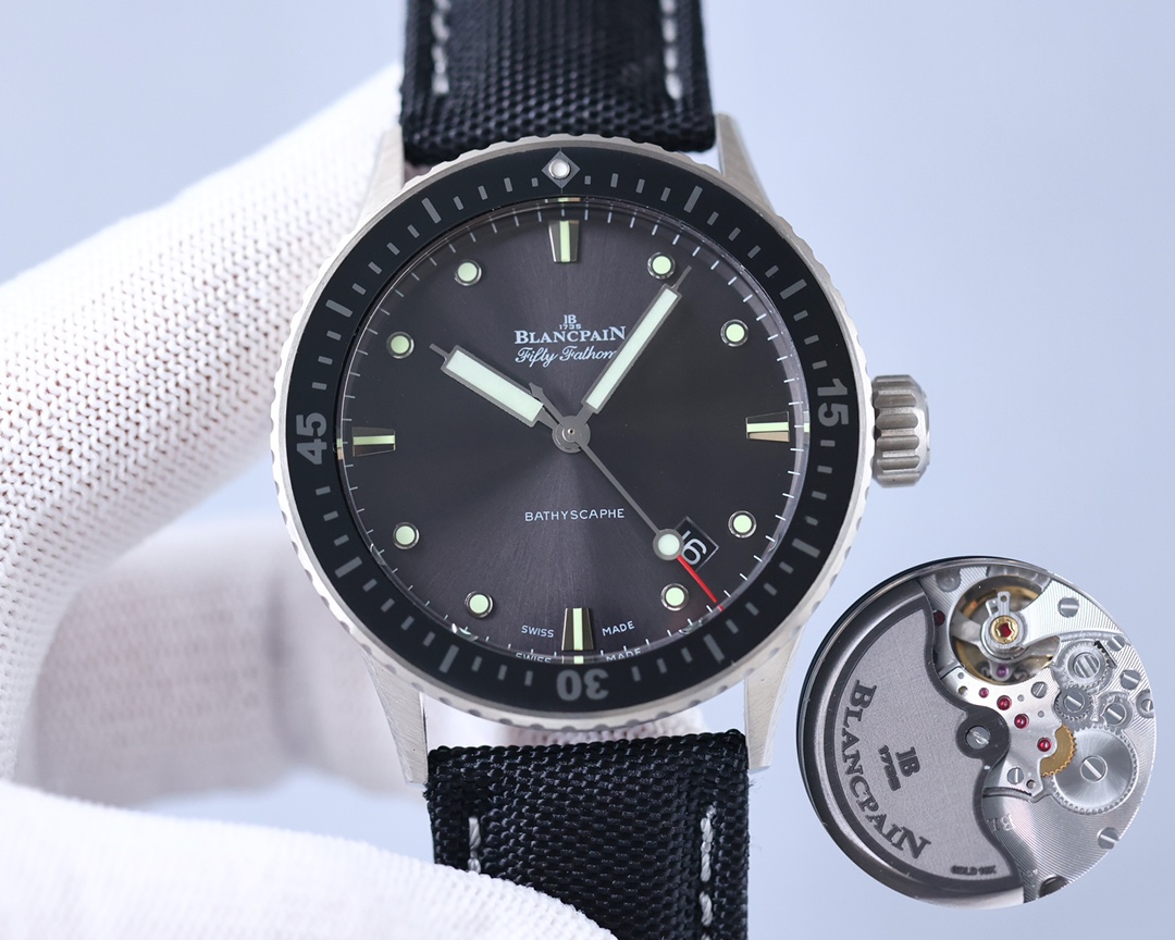 Blancpain - This functional watch comes from the classic Blancpain collection