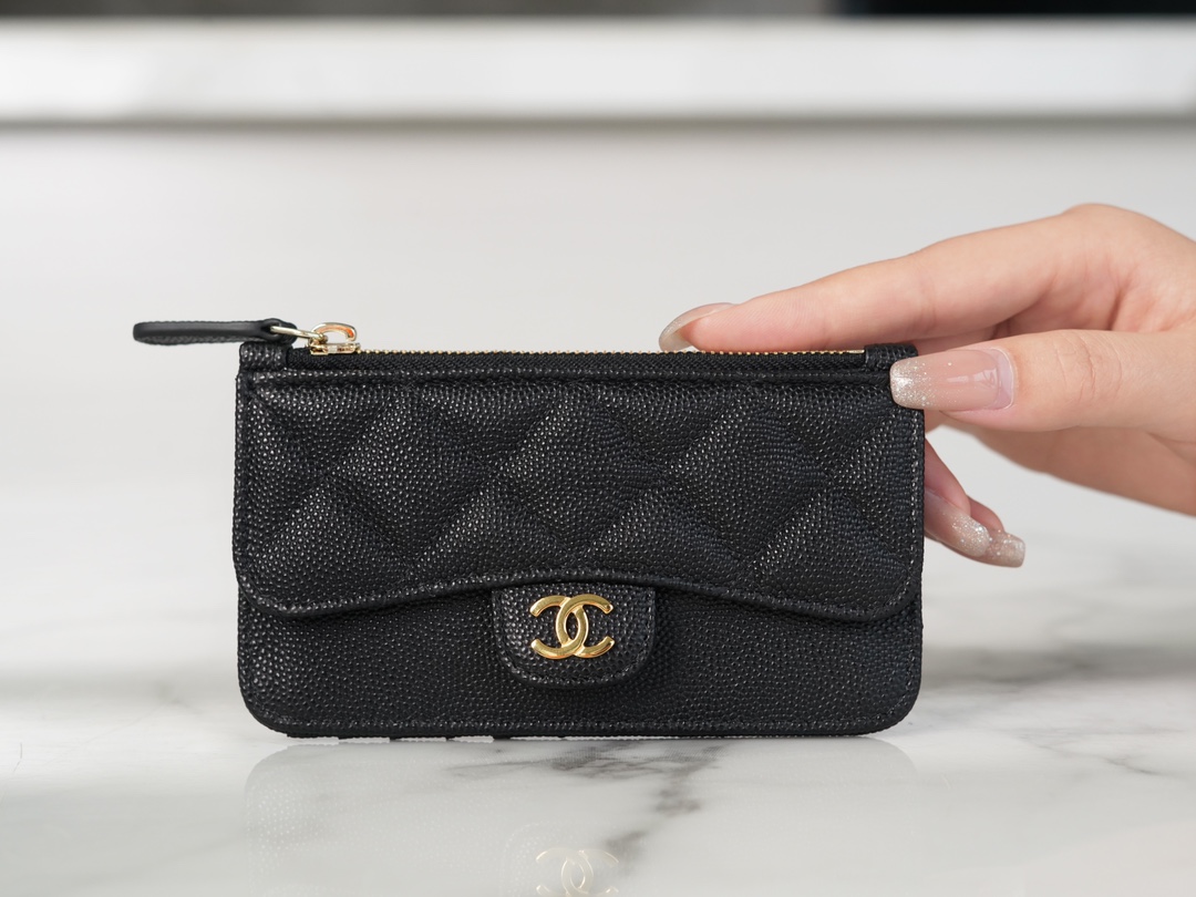 𝗖𝗛𝗔𝗘𝗡𝗟✦In exclusive channel special fine-grain embossed calfskin🐂 New for Spring/Summer 2020 | Zipper Coin Card Bag Black Gold🐂