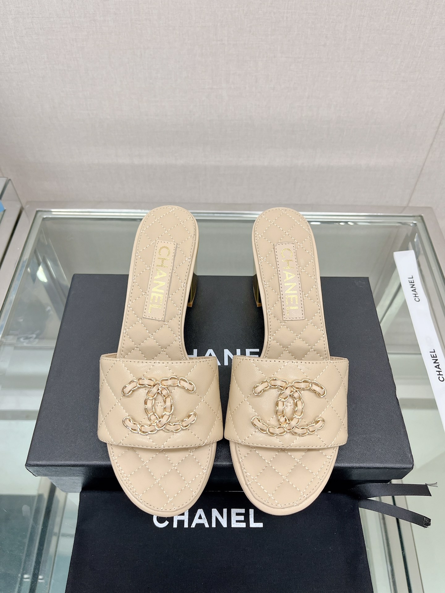 CHANEL 23Ss new diamond check chain double C buckle metal heel slippers sheepskin lining