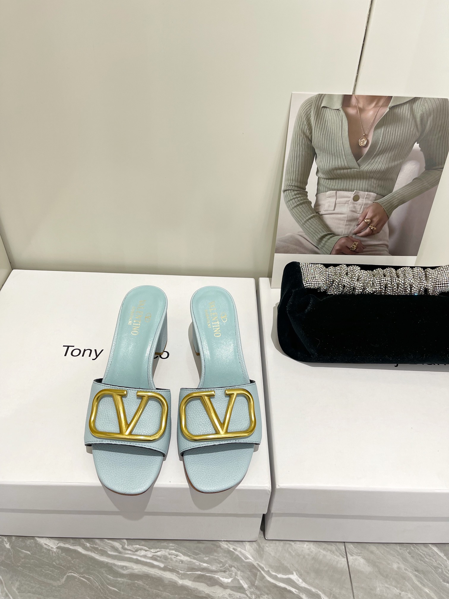 【Valentino】𝟐𝟎𝟐𝟏/𝐒𝐒 𝐧𝐞𝐰  Valentino 2022 / fw spring and summer new women's slippers