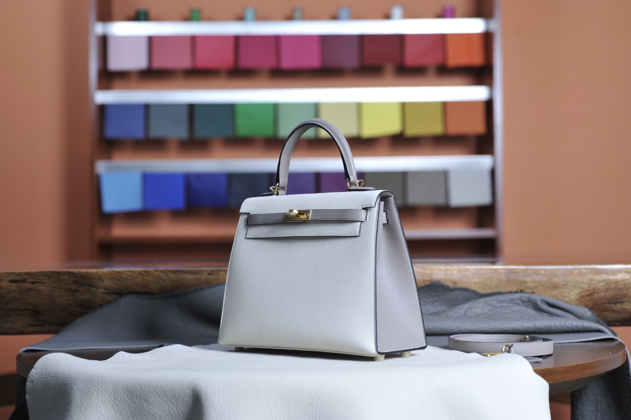 Kelly25 Milkshake White with Pitch Gray Gold Buckle Epsom Leather