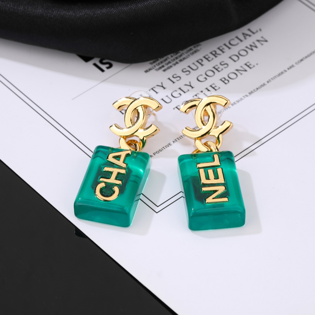CHANEL🇫🇷Xiaoxiang new acrylic earrings
