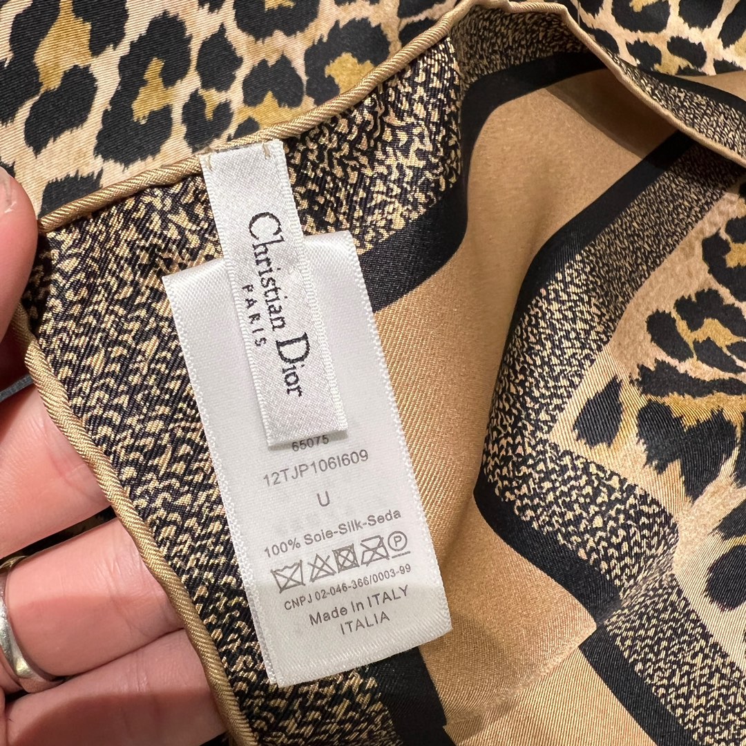 𝐃𝐢𝐨𝐫 ·《Leopard Print Square Scarf》 Gold 100% Silk