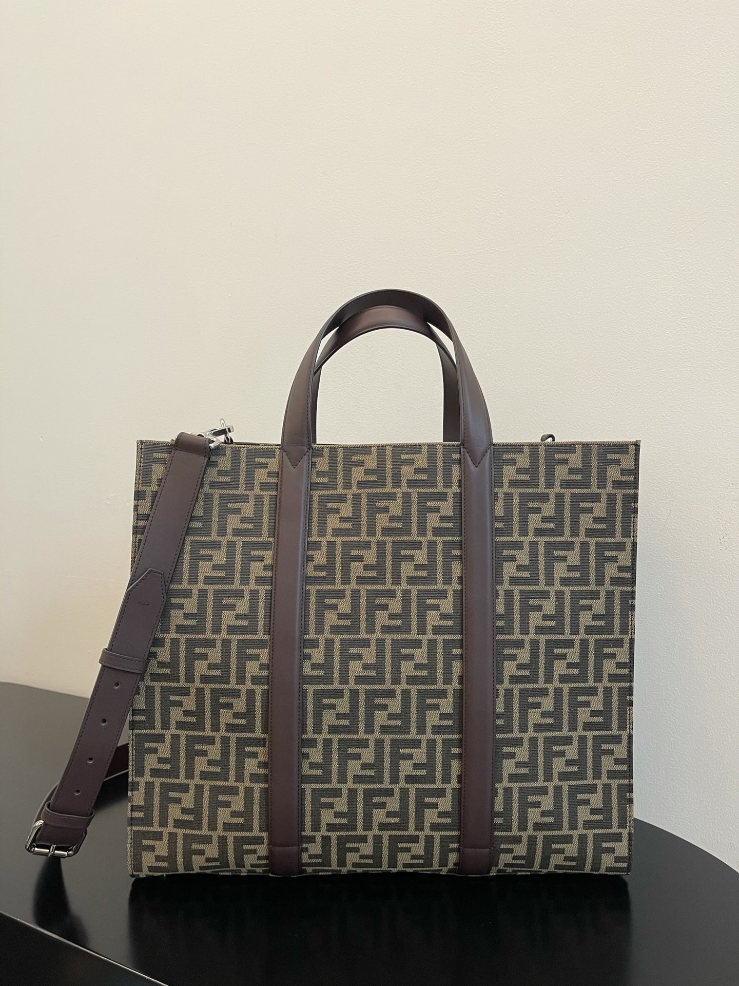 FENDI Men's Presbyopia Tote Bag