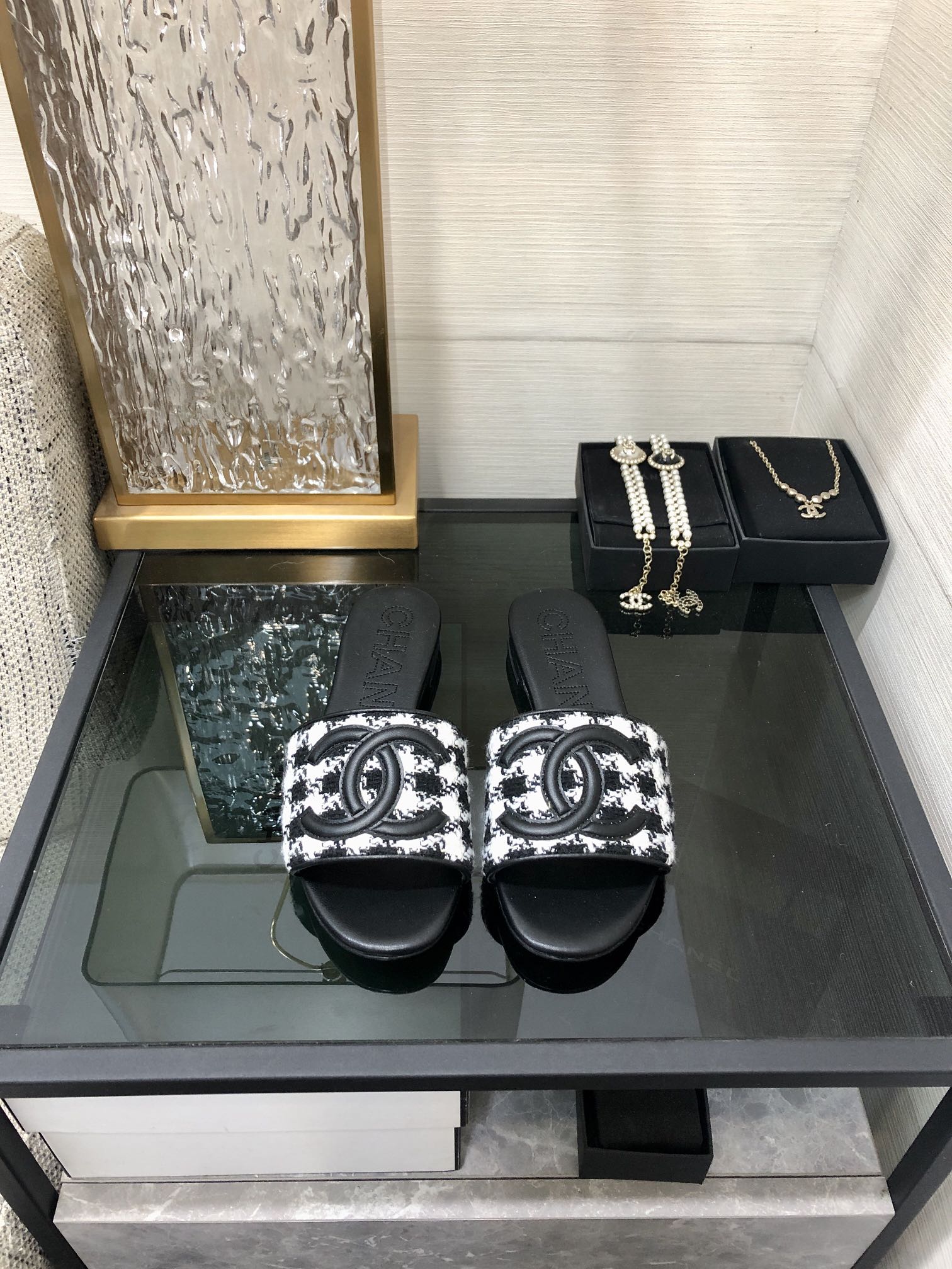 CHANEL 2023 spring and summer latest electric embroidery honey slippers Imported leather outsole