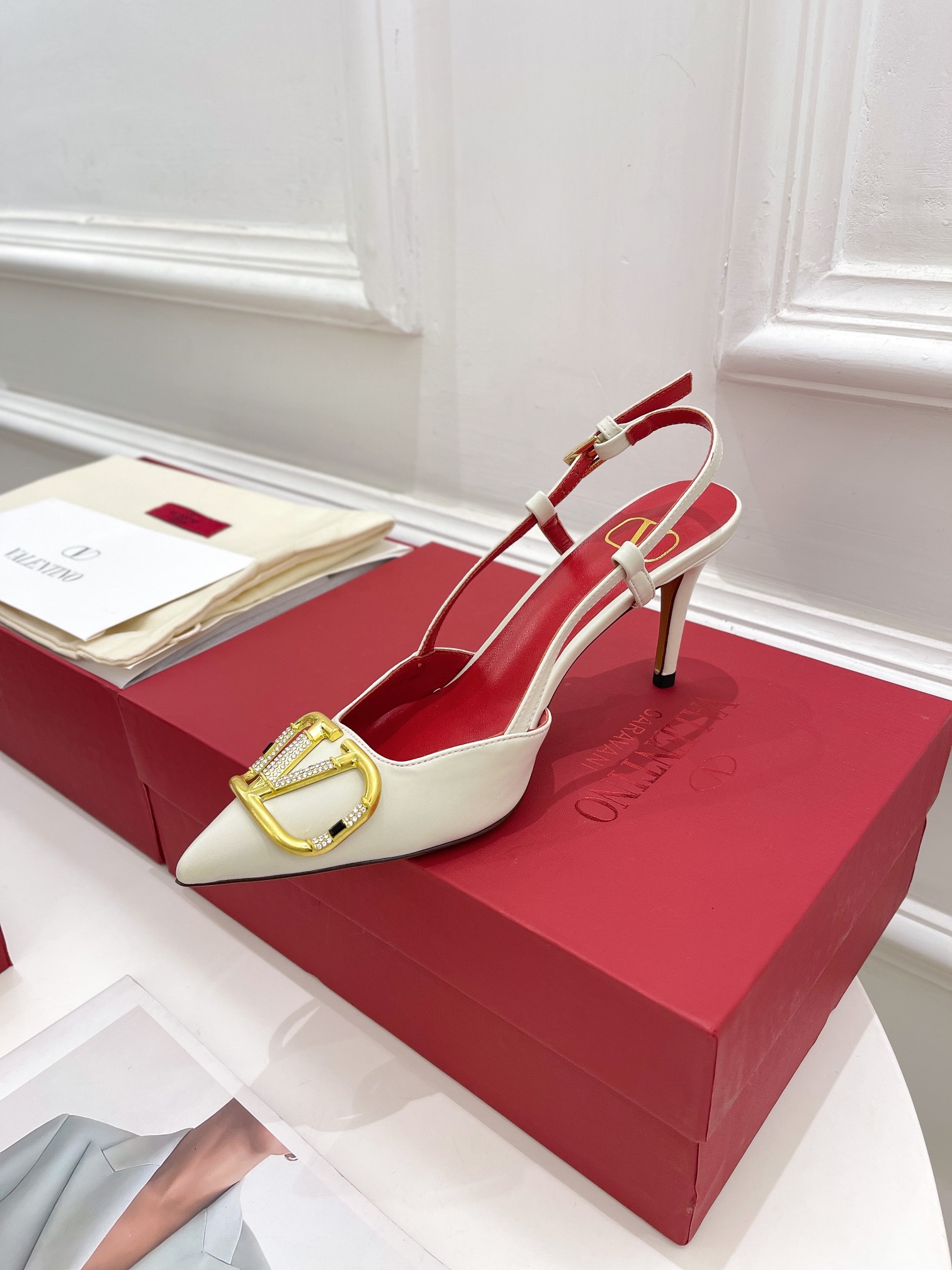 【Valentino】𝟐𝟎𝟐𝟏/𝐒𝐒 𝐧𝐞𝐰 Valentino 2022 spring and summer new large V diamond buckle high heels on the new