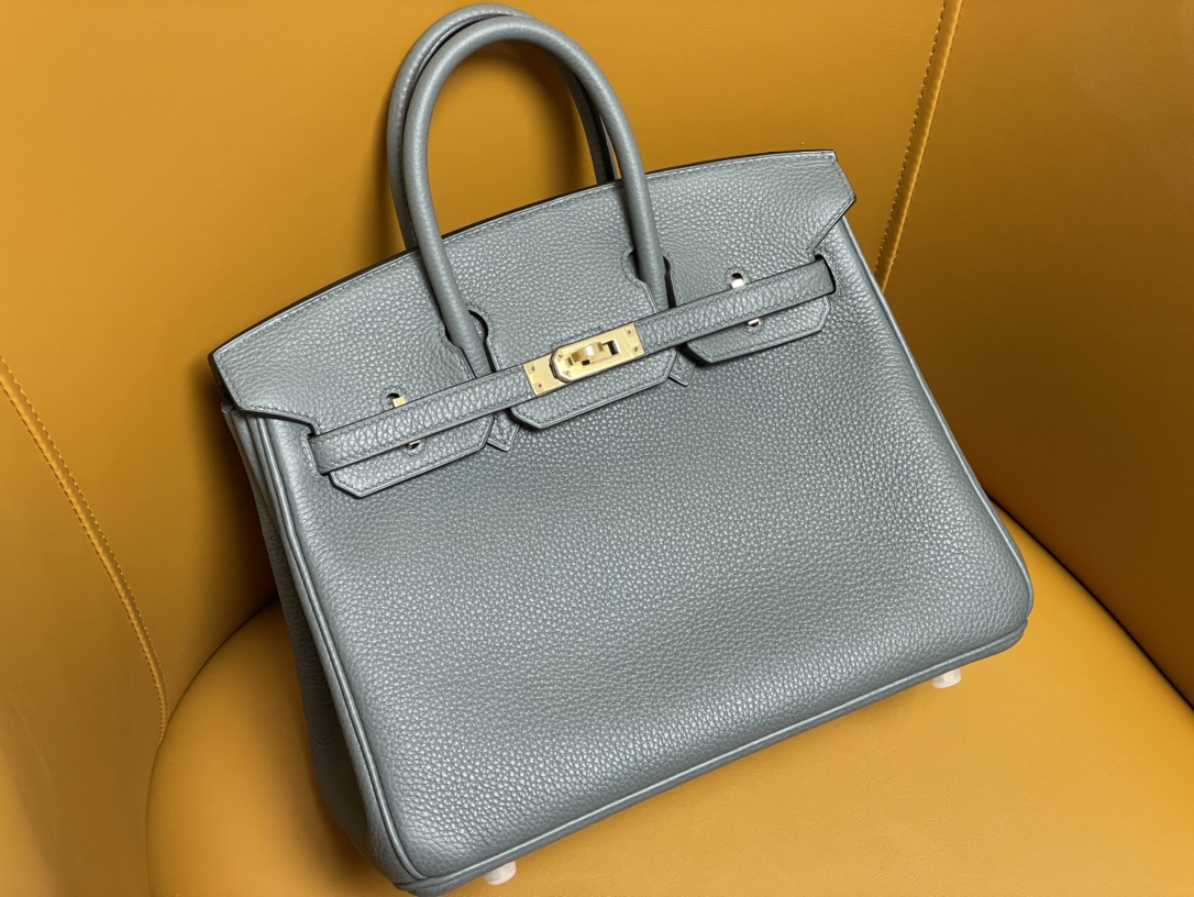 Birkin 25/30 Almond Green togo Leather buckle