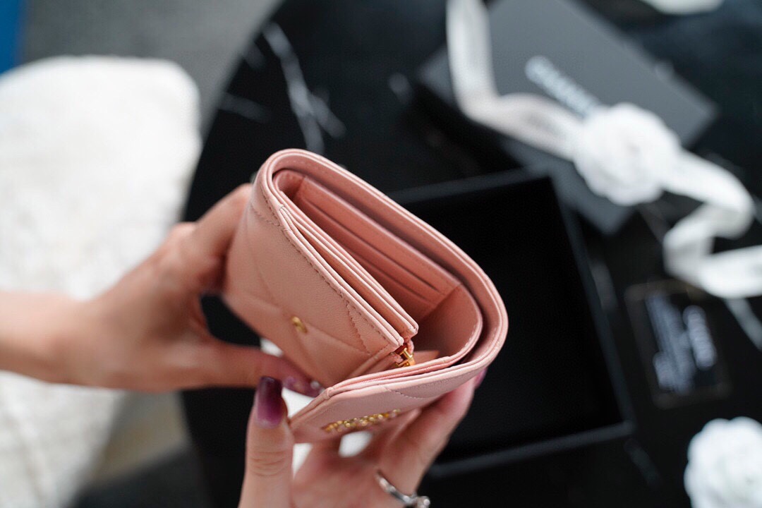 𝗖𝗛𝗔𝗘𝗡𝗟✦ in goatskin leather 🐐 19 Series Short Clip Maiden Pink