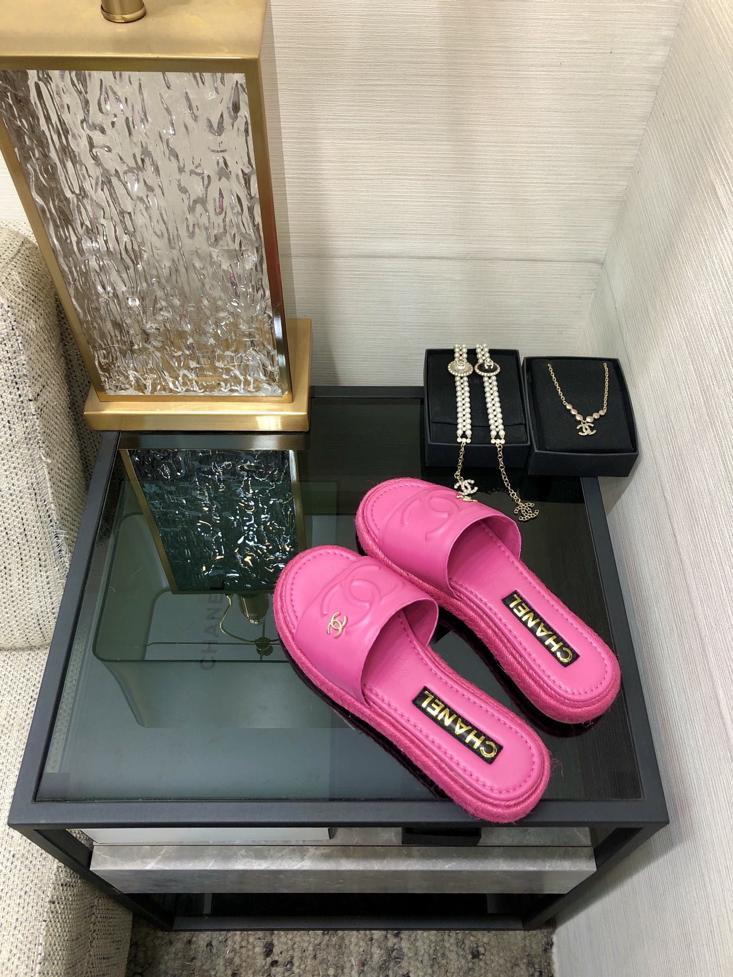 CHANEL 2023 spring and summer latest electric embroidery honey slippers Imported leather outsole