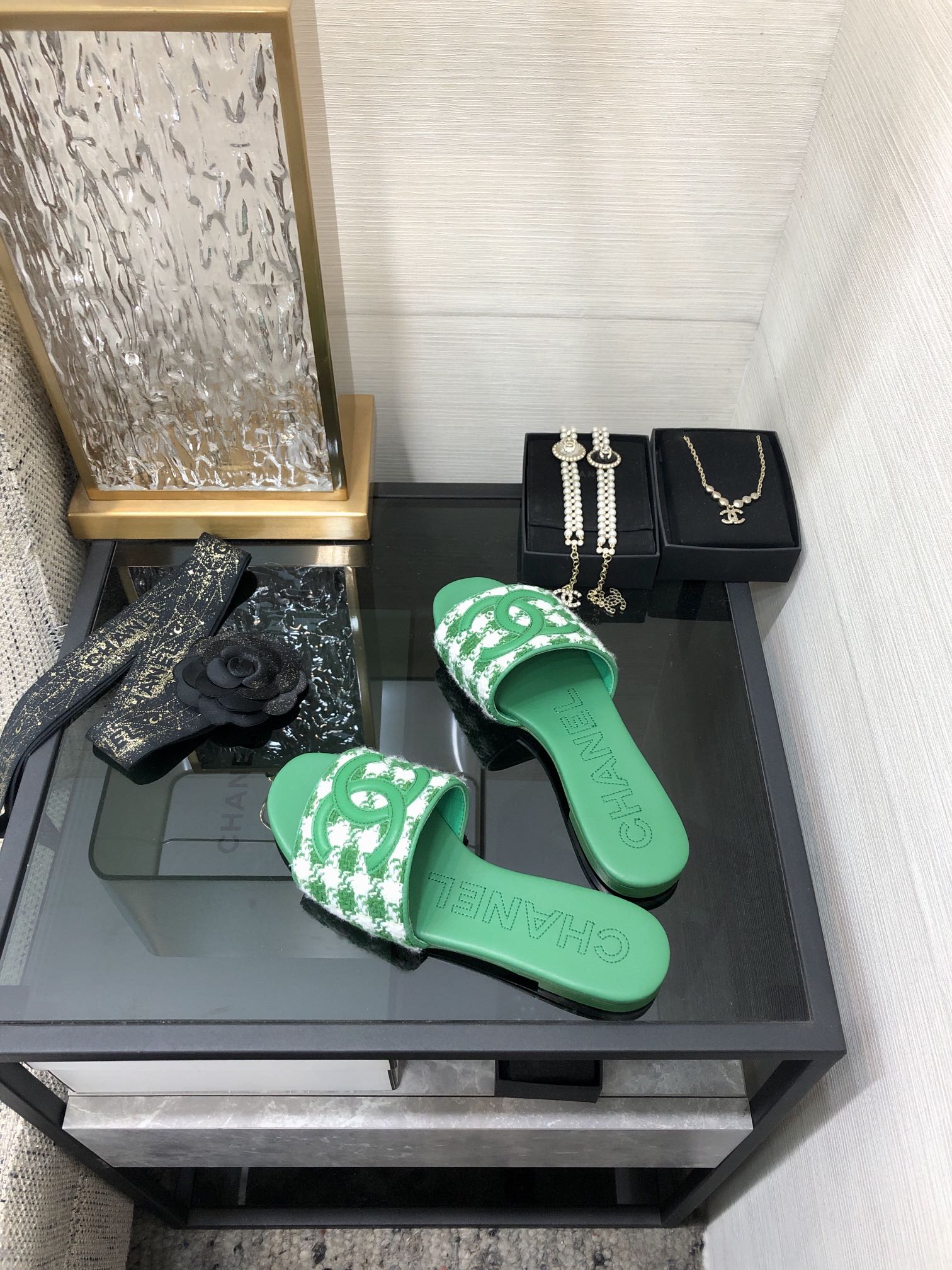 CHANEL 2023 spring and summer latest electric embroidery honey slippers Imported leather outsole