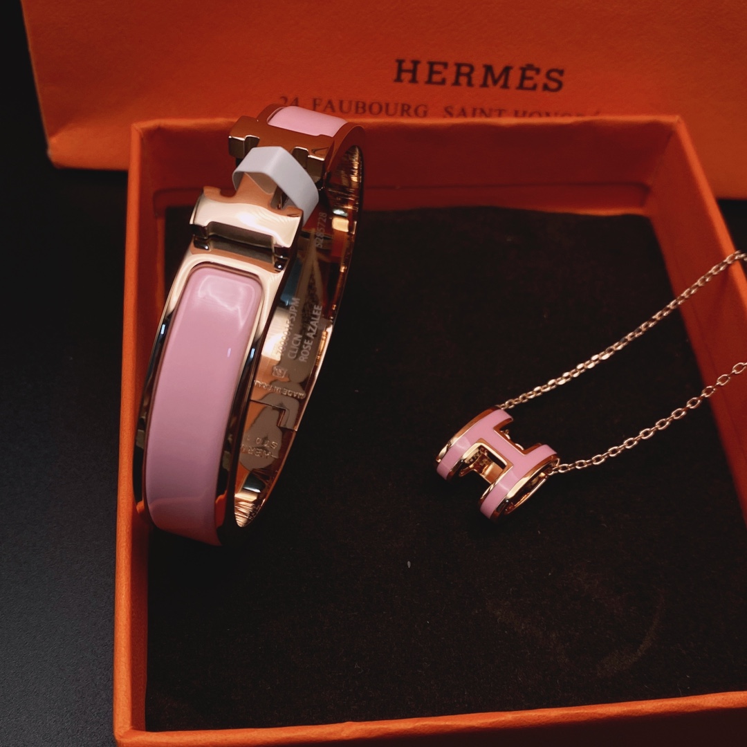 Hermes necklace