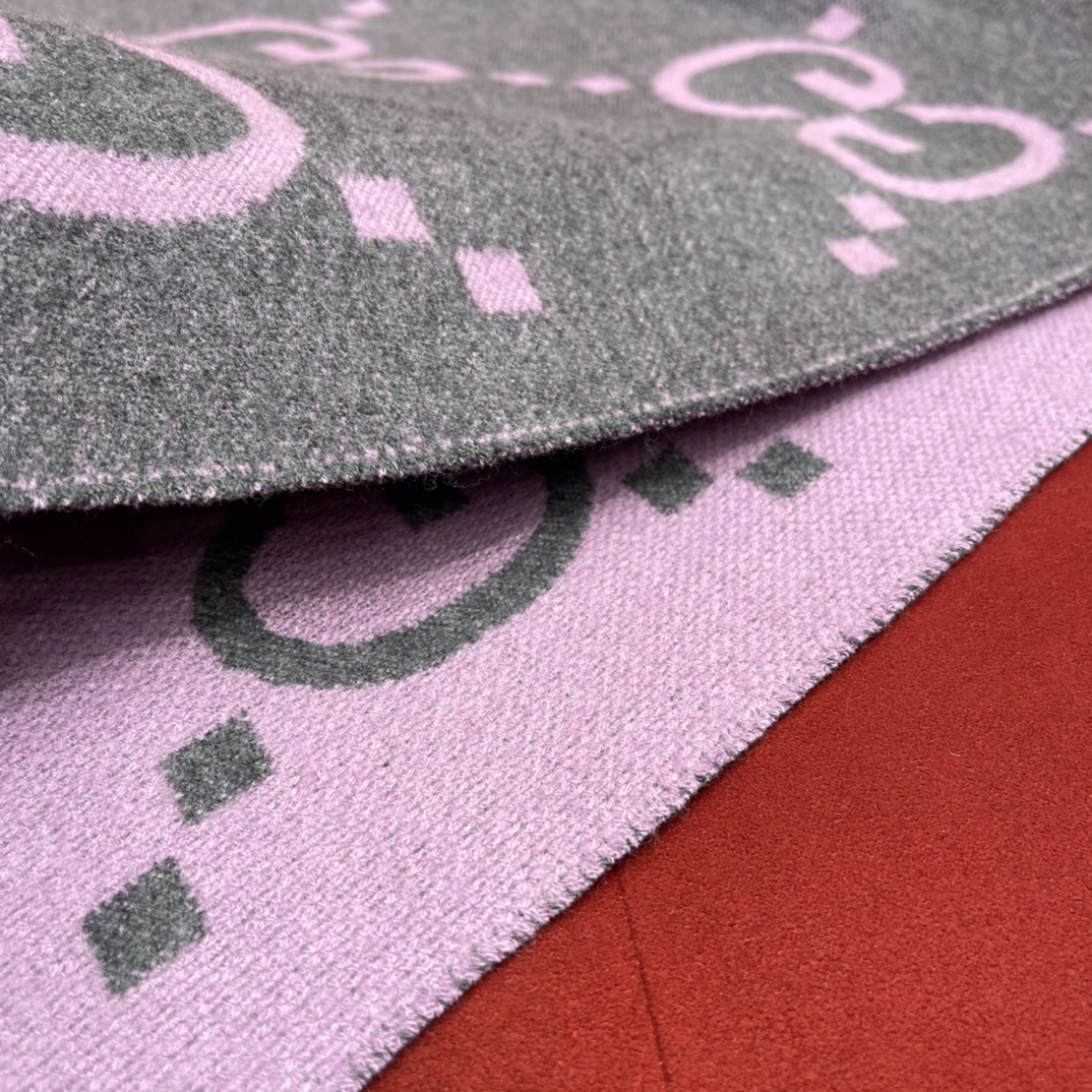 GUCCI Double-sided big 𝐆 tassel scarf 100% cashmere